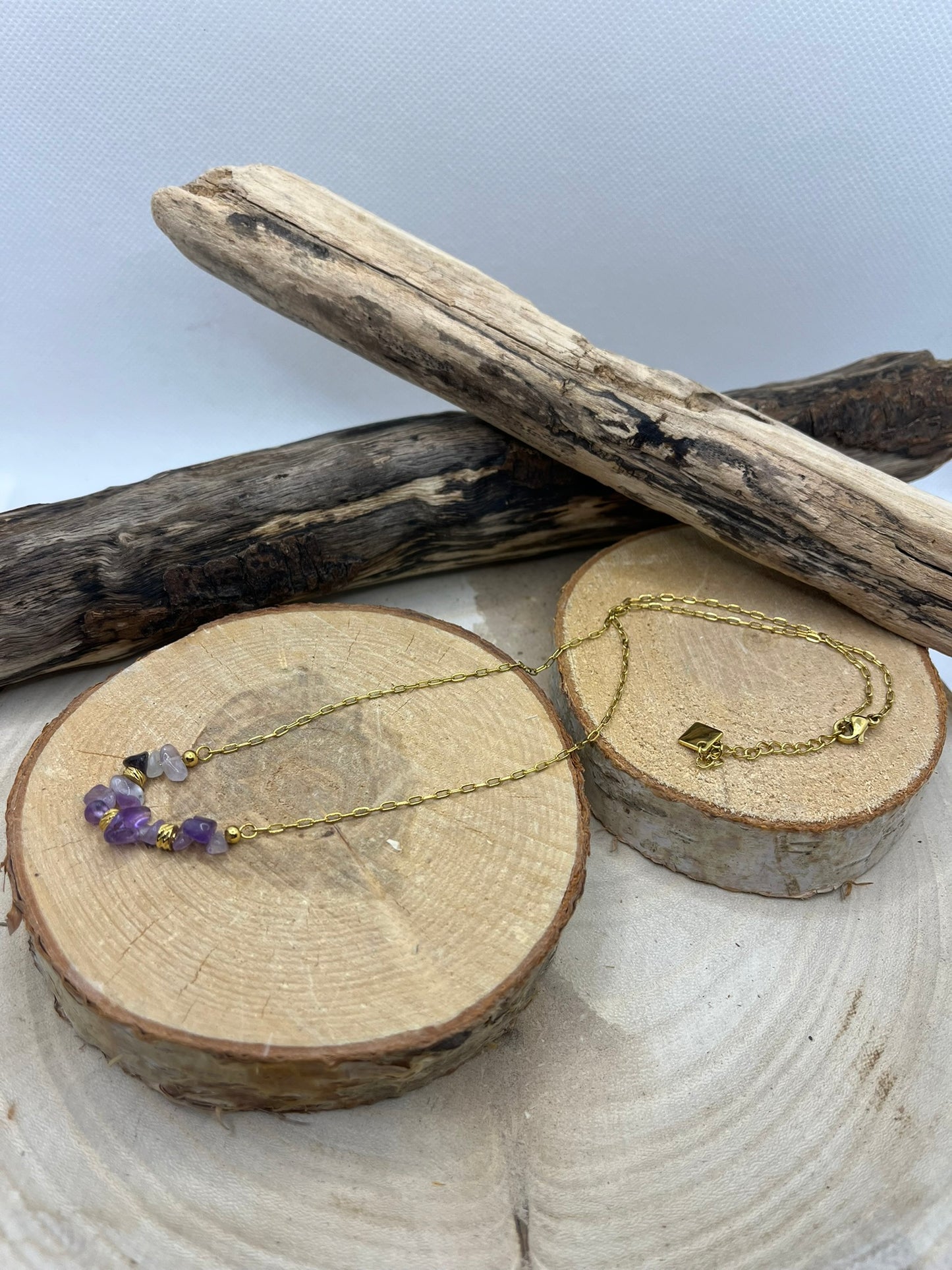 Collier chaine fine en Acier Inoxydable Doré Orné de Pierres Naturelles Améthyste
