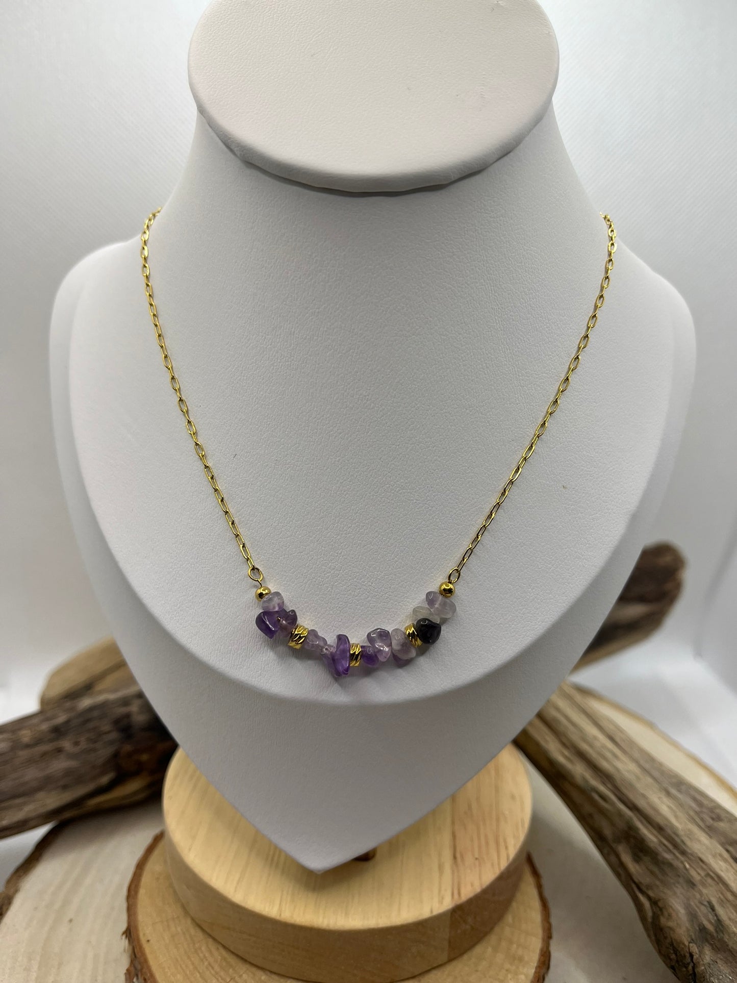 Collier chaine fine en Acier Inoxydable Doré Orné de Pierres Naturelles Améthyste