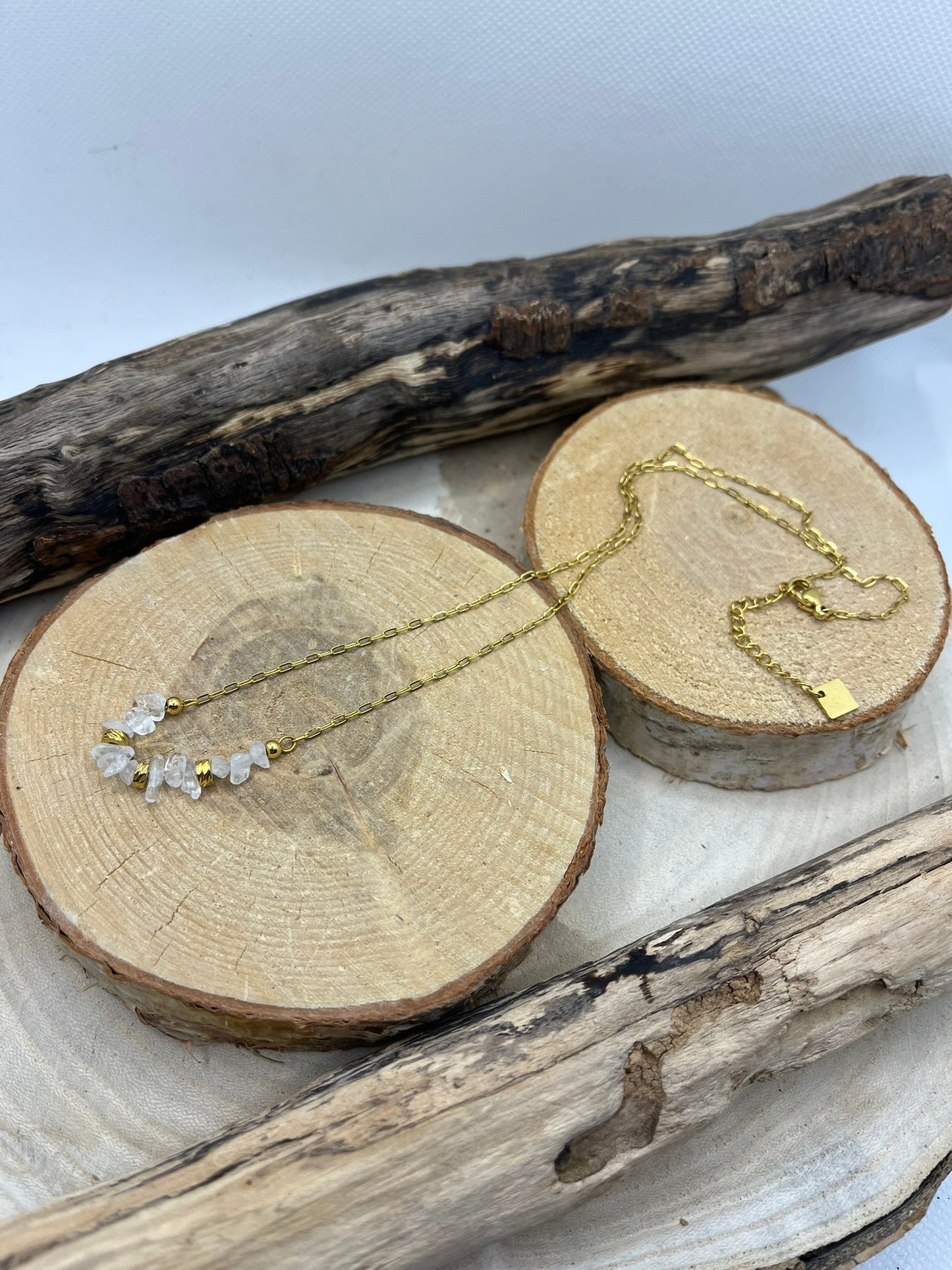 Collier chaine fine en Acier Inoxydable Doré orné de Pierres Naturelles Cristal
