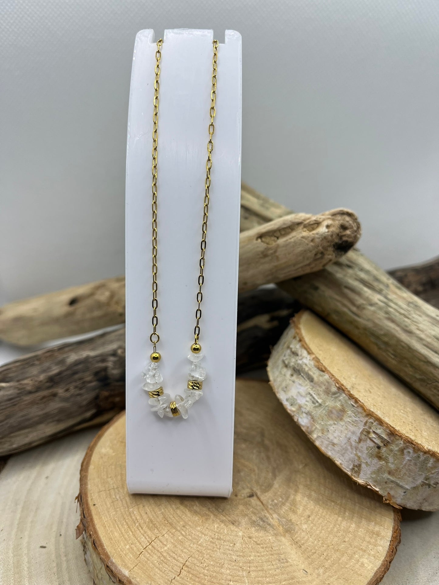 Collier chaine fine en Acier Inoxydable Doré orné de Pierres Naturelles Cristal