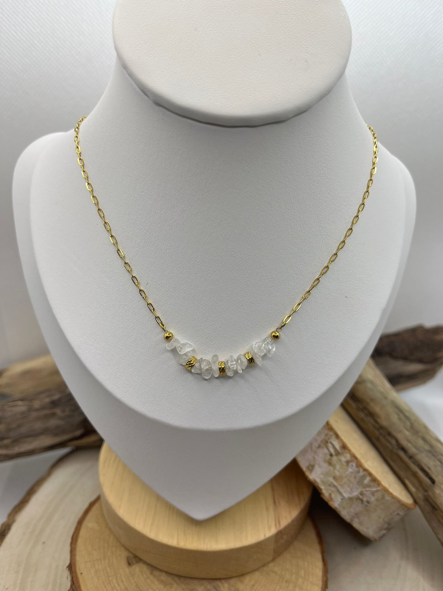 Collier chaine fine en Acier Inoxydable Doré orné de Pierres Naturelles Cristal