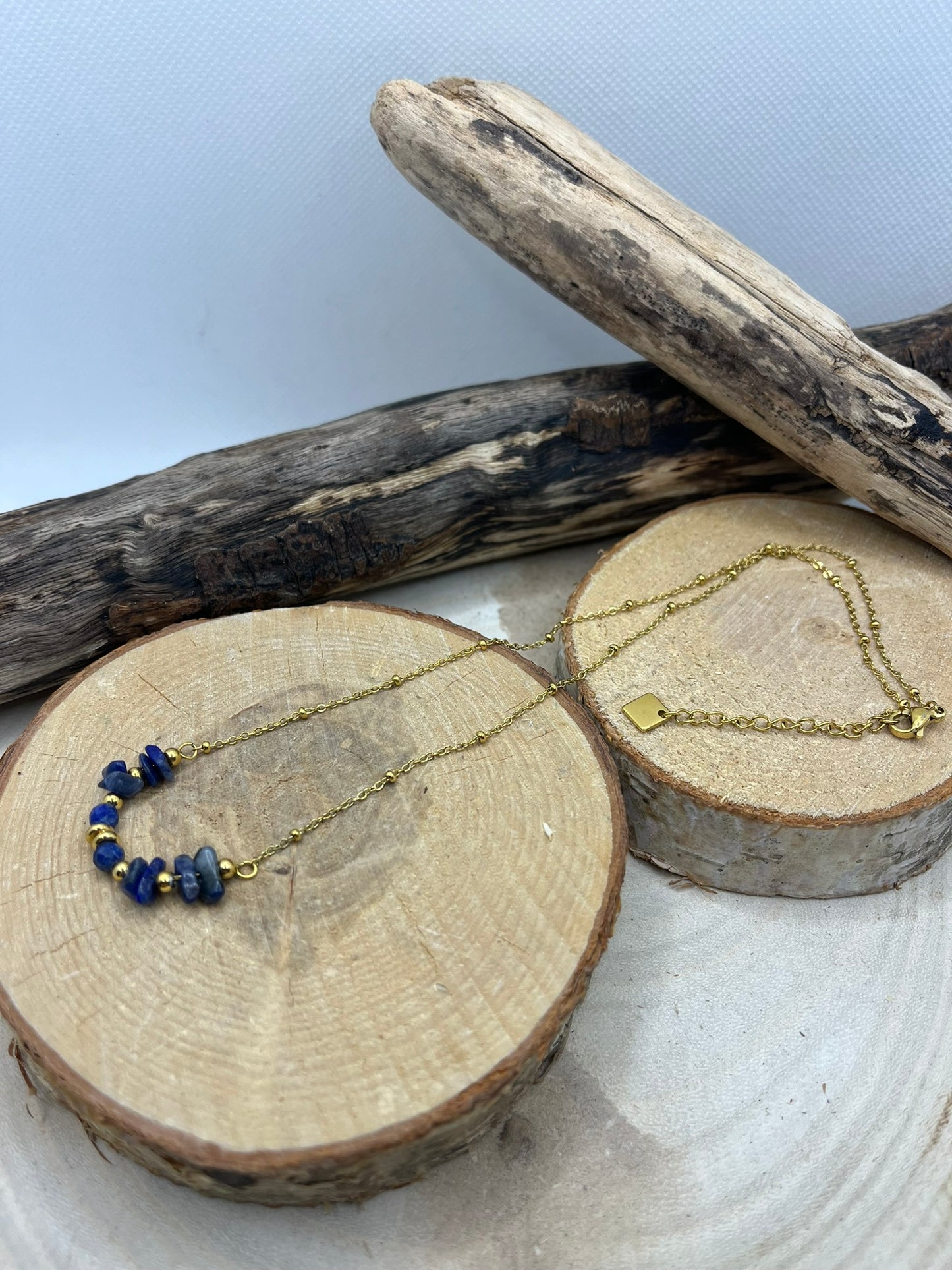 Collier chaine fine en Acier Inoxydable Doré Orné de Pierres Naturelles Lapis Lazuli