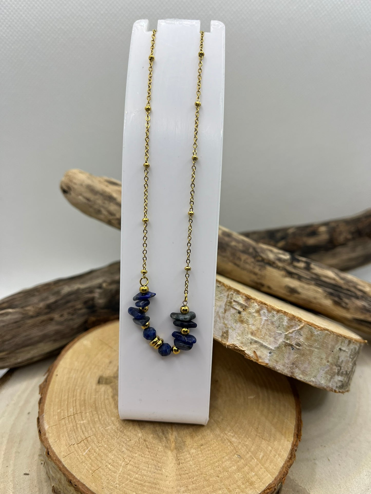 Collier chaine fine en Acier Inoxydable Doré Orné de Pierres Naturelles Lapis Lazuli