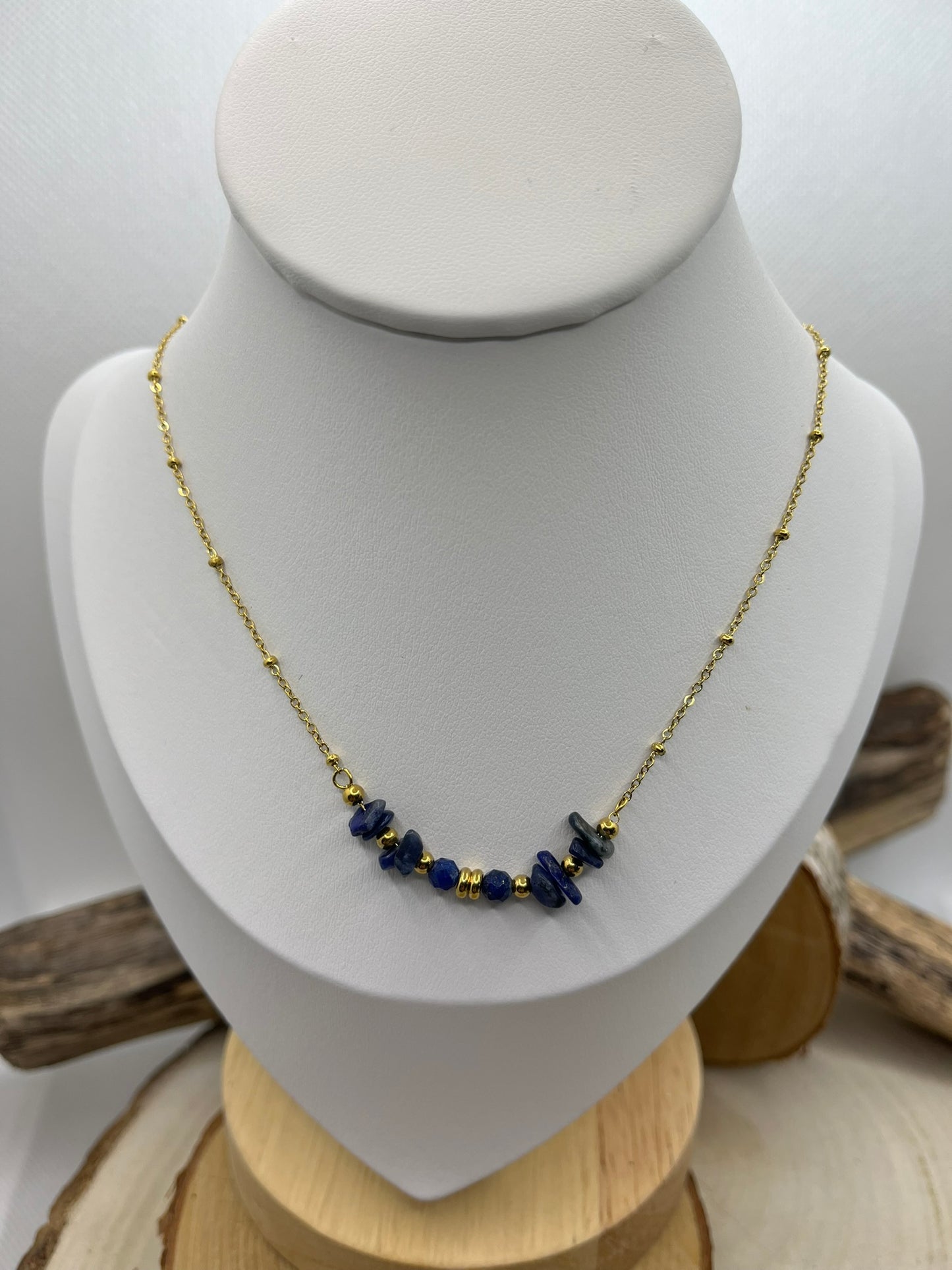 Collier chaine fine en Acier Inoxydable Doré Orné de Pierres Naturelles Lapis Lazuli