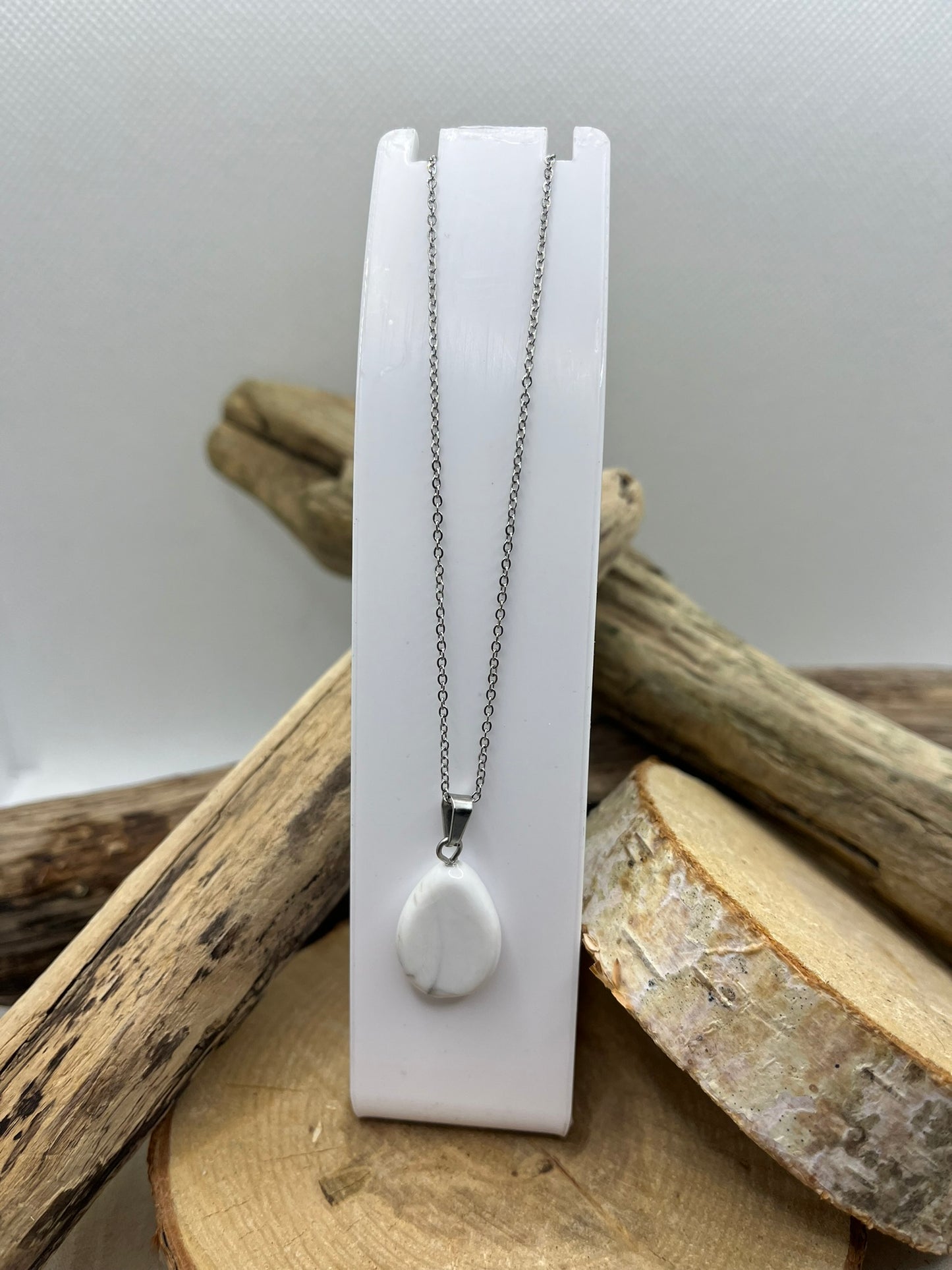 Collier Chaine fine Argenté - Pendentif Goutte en Pierre Naturelle Howlite