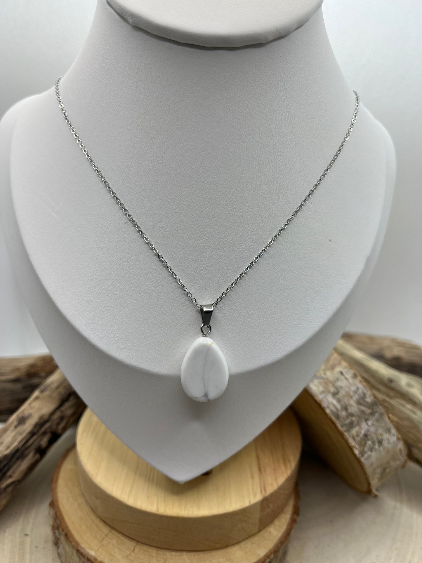 Collier Chaine fine Argenté - Pendentif Goutte en Pierre Naturelle Howlite