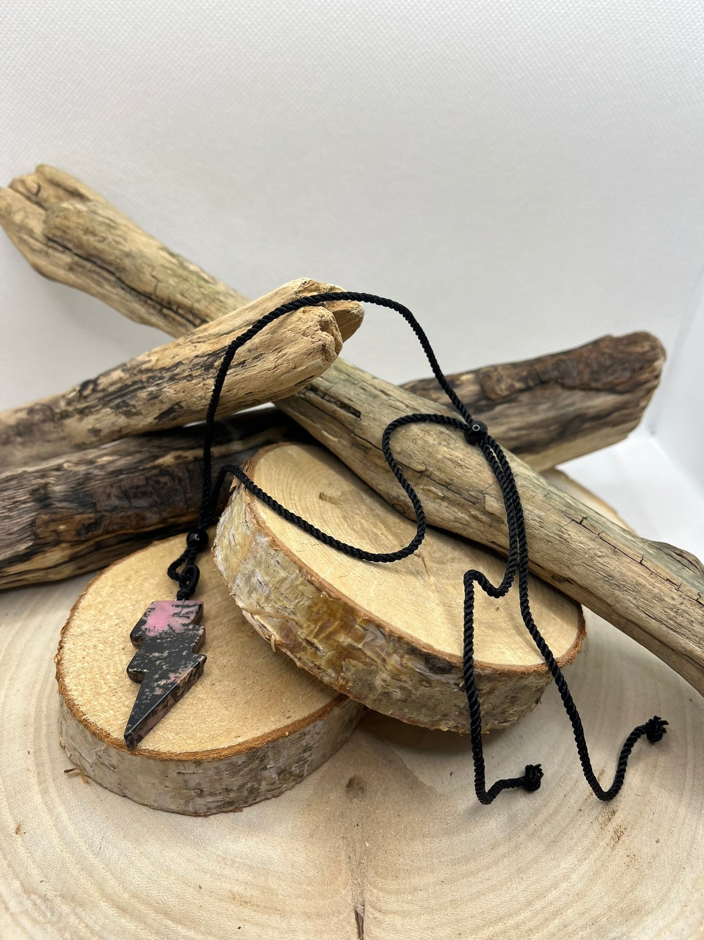 Collier sur Cordon réglable - Pendentif éclair en Pierre Naturelle Granite Rose
