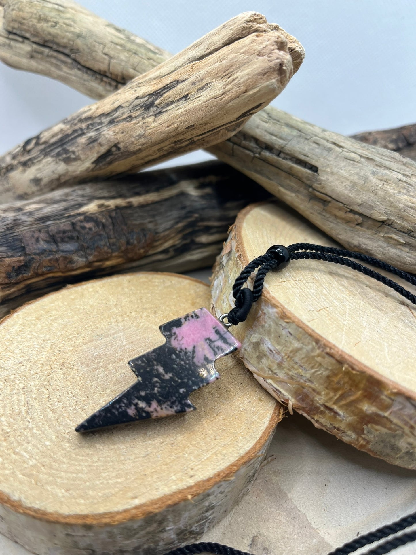 Collier sur Cordon réglable - Pendentif éclair en Pierre Naturelle Granite Rose
