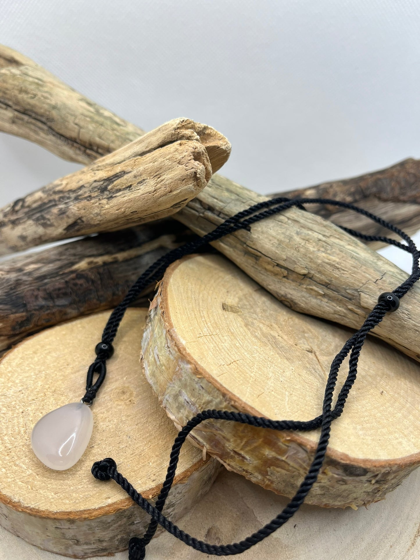 Collier sur Cordon noir réglable - Pendentif en Pierre Naturelle Pierre d'Opale