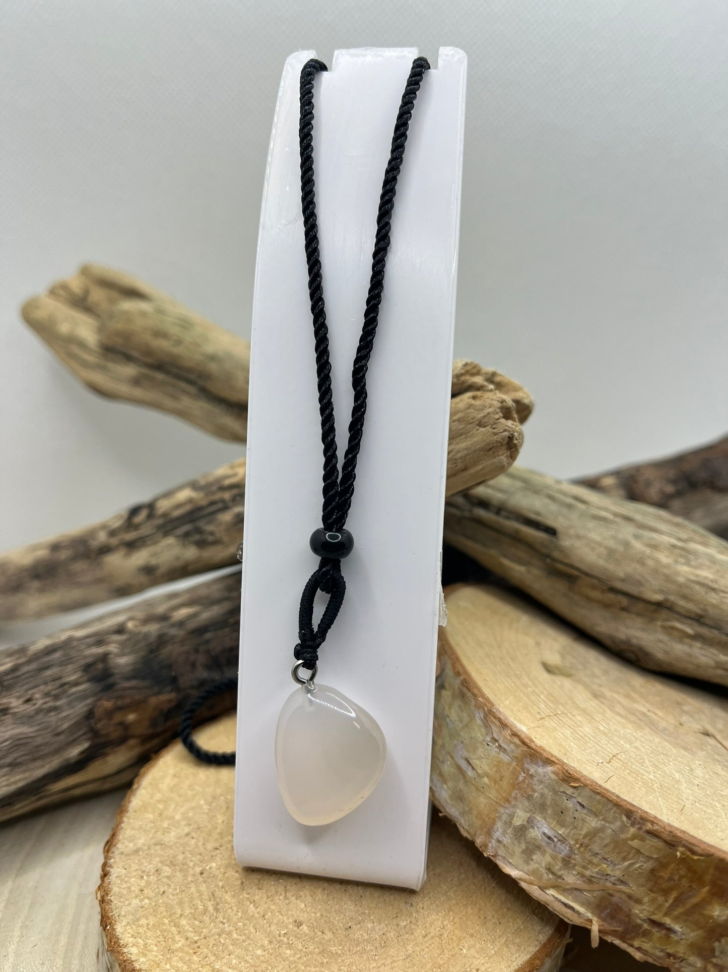 Collier sur Cordon noir réglable - Pendentif en Pierre Naturelle Pierre d'Opale