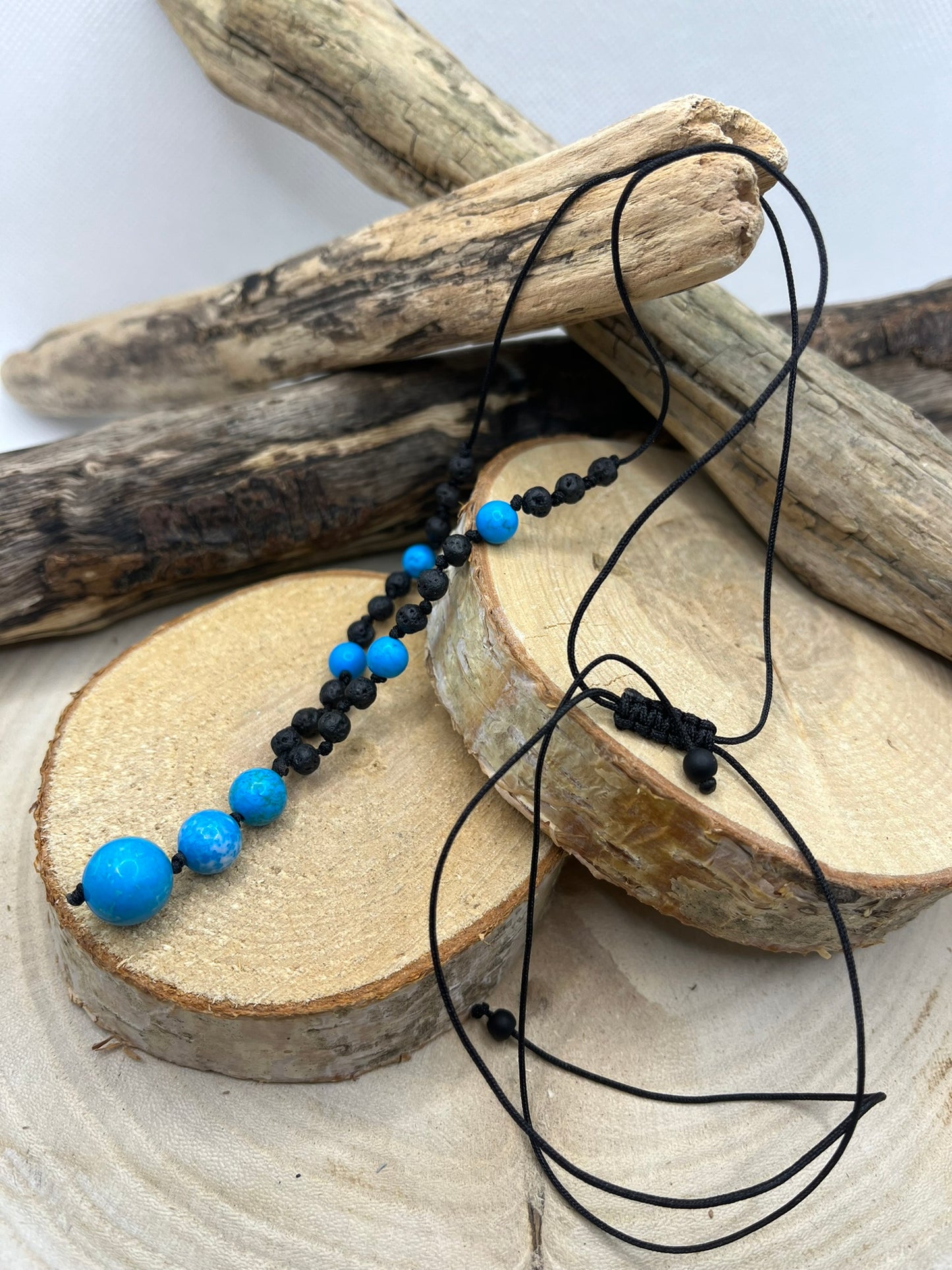 Collier en Pierre Naturelle - Turquoise et Pierre de Lave sur cordon réglable