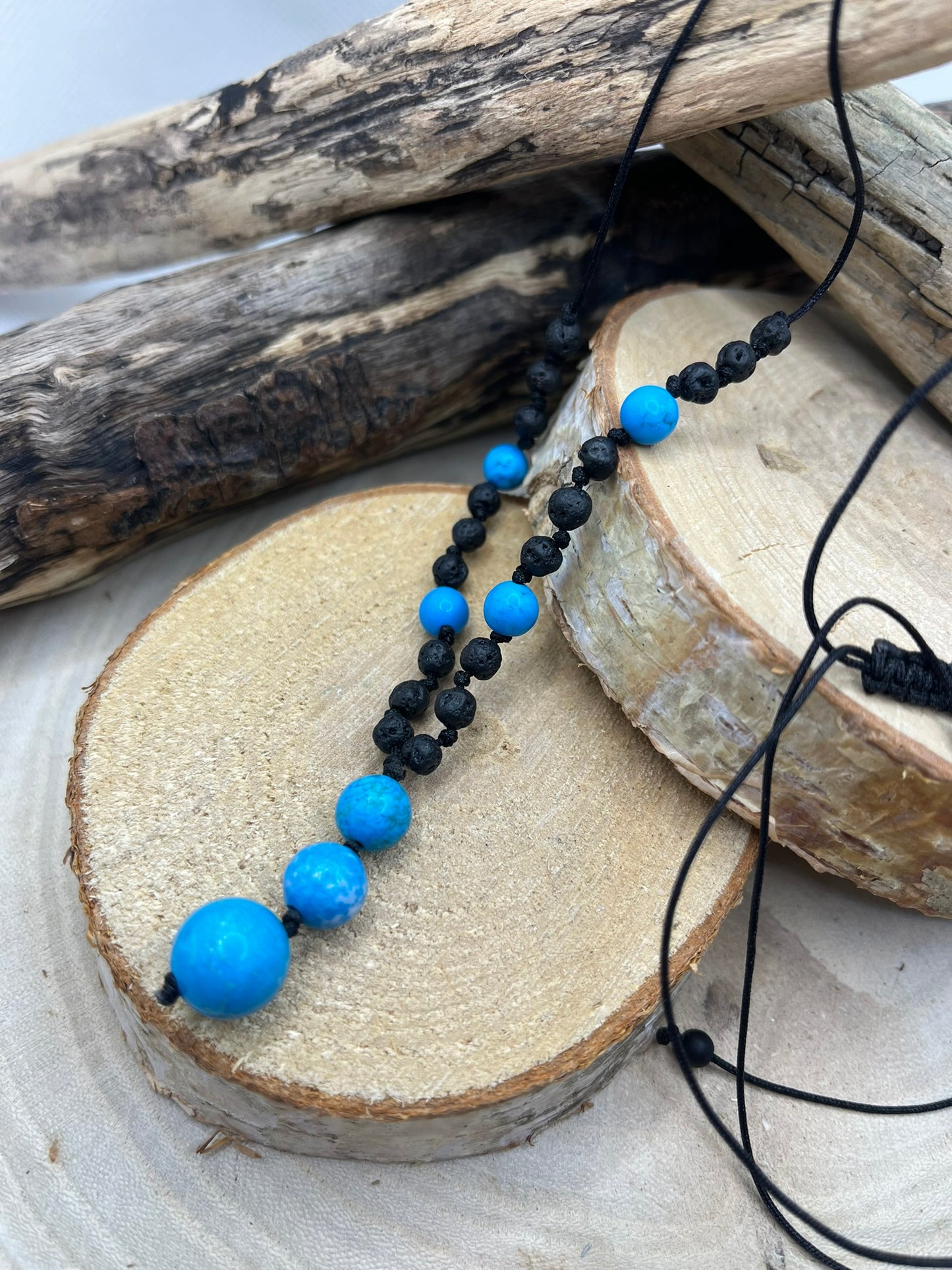 Collier en Pierre Naturelle - Turquoise et Pierre de Lave sur cordon réglable