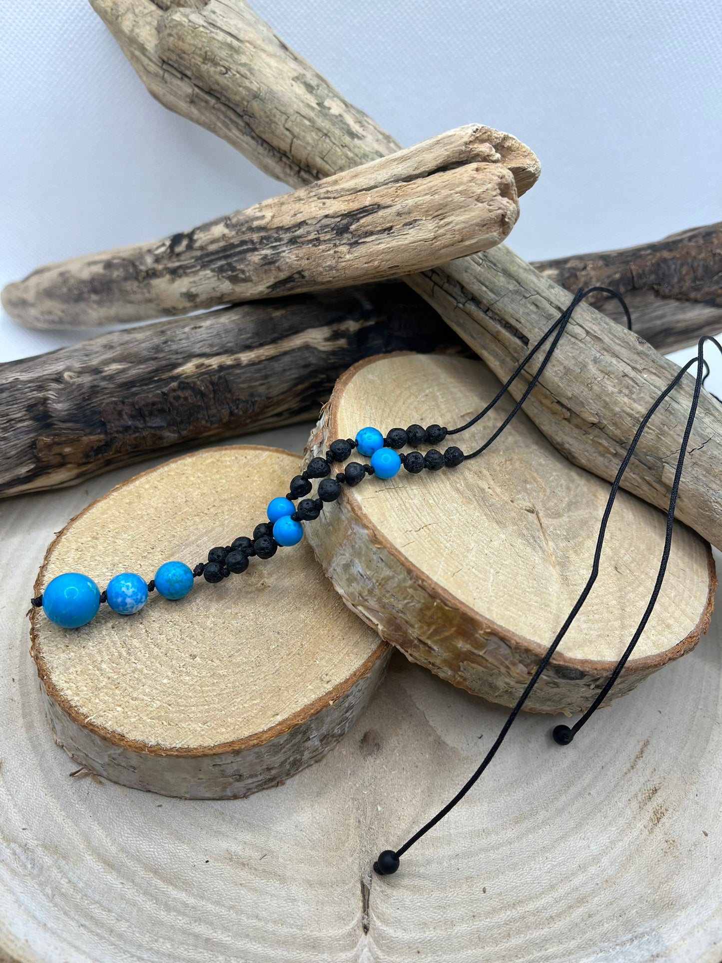 Collier en Pierre Naturelle - Turquoise et Pierre de Lave sur cordon réglable