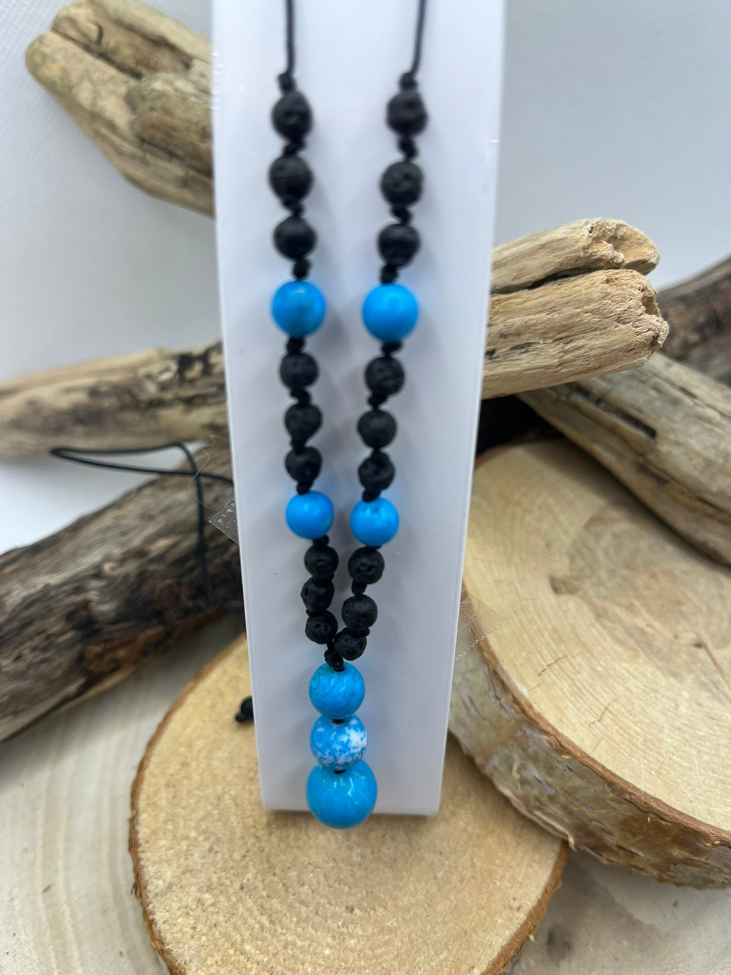Collier en Pierre Naturelle - Turquoise et Pierre de Lave sur cordon réglable