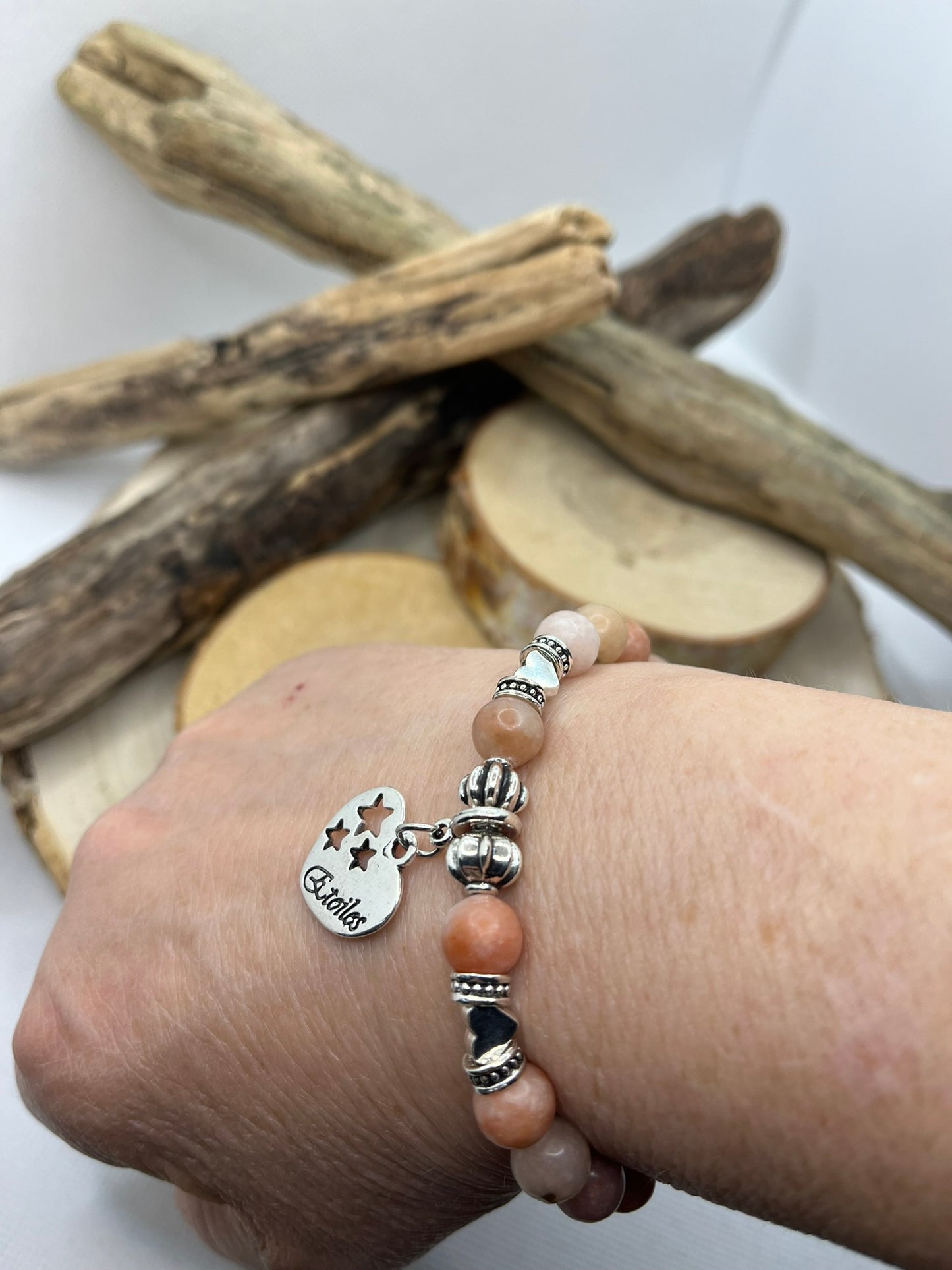 Bracelet - Amour Inconditionnel - Rhodonite Orné d'un Pendentif Coeur