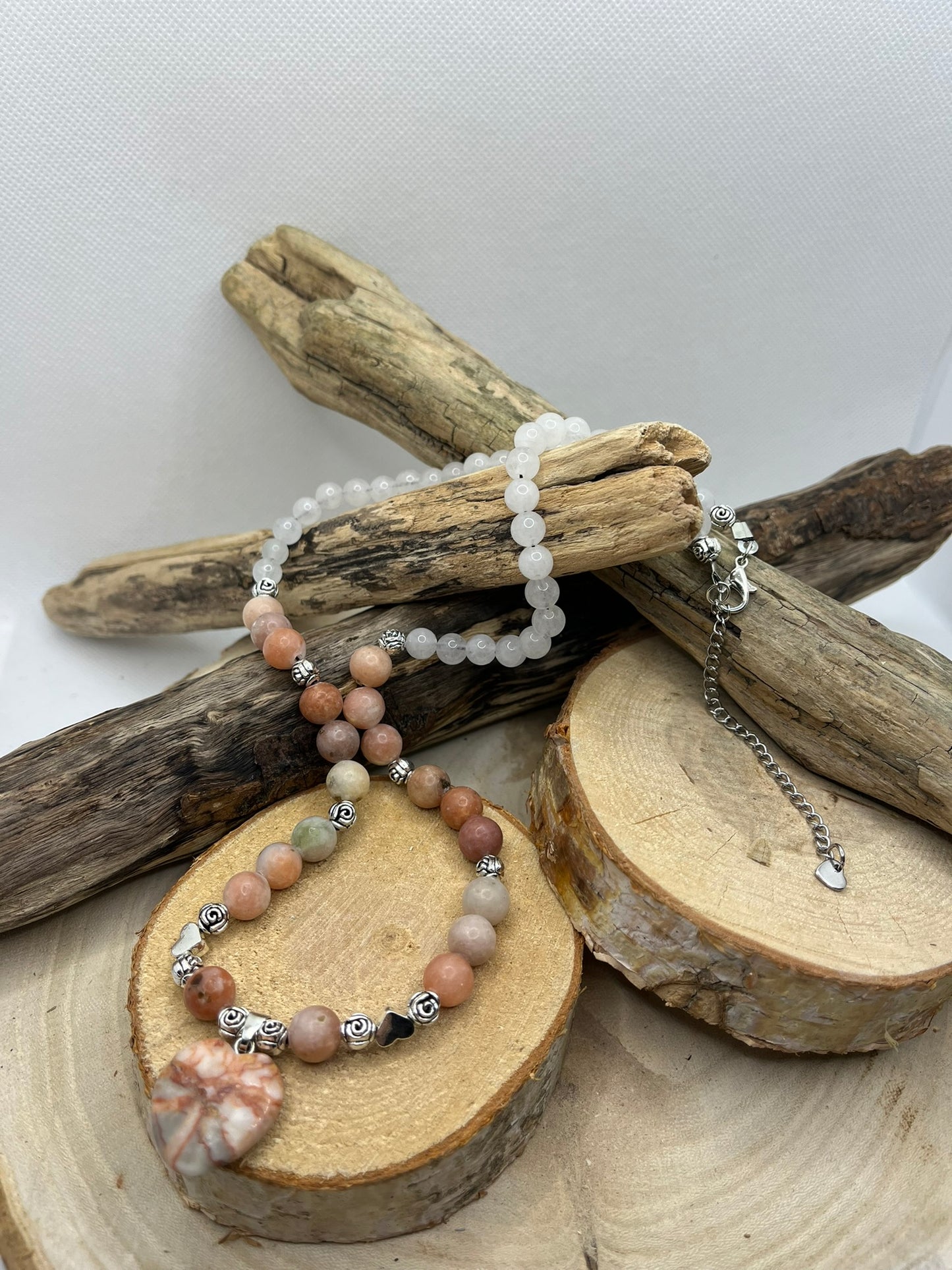 Collier en Pierre de Lune et Rhodonite Orné d'un pendentif Coeur en Rhodonite - Fait main