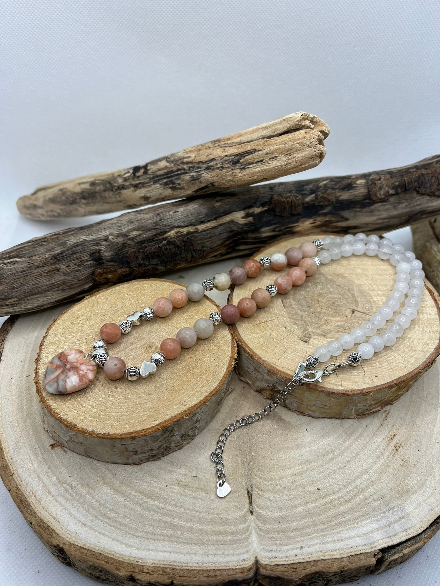 Collier en Pierre de Lune et Rhodonite Orné d'un pendentif Coeur en Rhodonite - Fait main