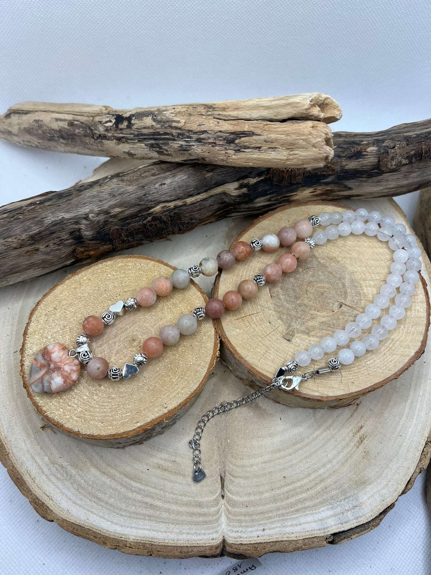 Collier en Pierre de Lune et Rhodonite Orné d'un pendentif Coeur en Rhodonite - Fait main