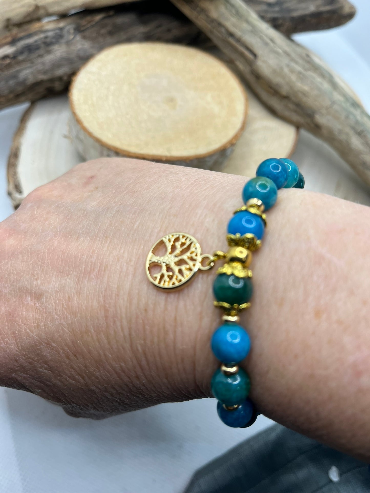 Bracelet de Volonté en Pierre Naturelle Apatite Bleue, Orné d'un pendentif Arbre de vie - Fait Main
