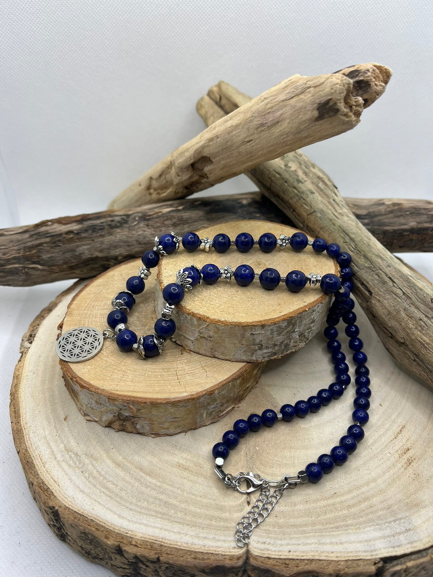 Collier Lapis Lazuli Orné d'un pendentif fleur de vie Argenté - Fait Main