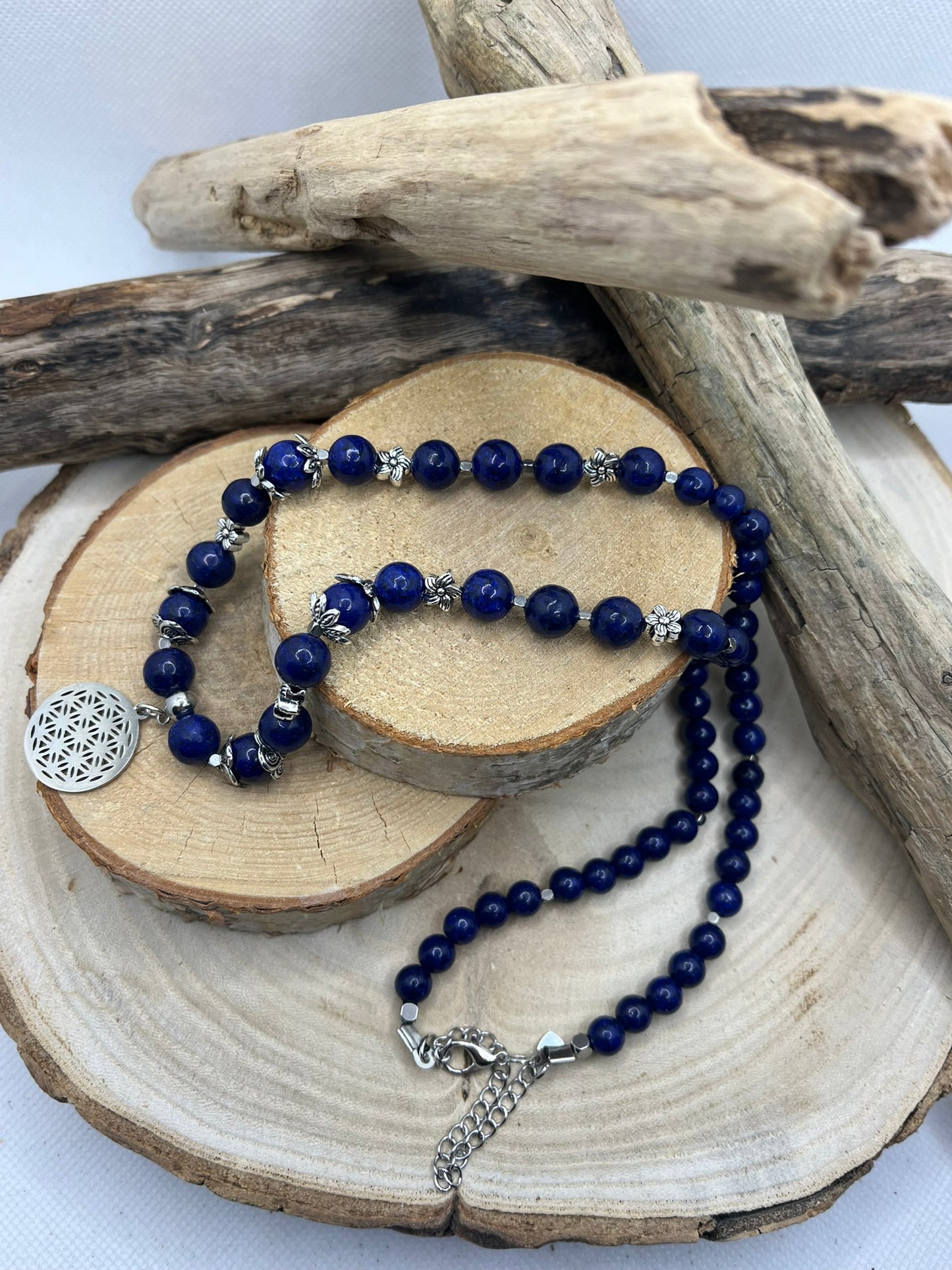 Collier Lapis Lazuli Orné d'un pendentif fleur de vie Argenté - Fait Main