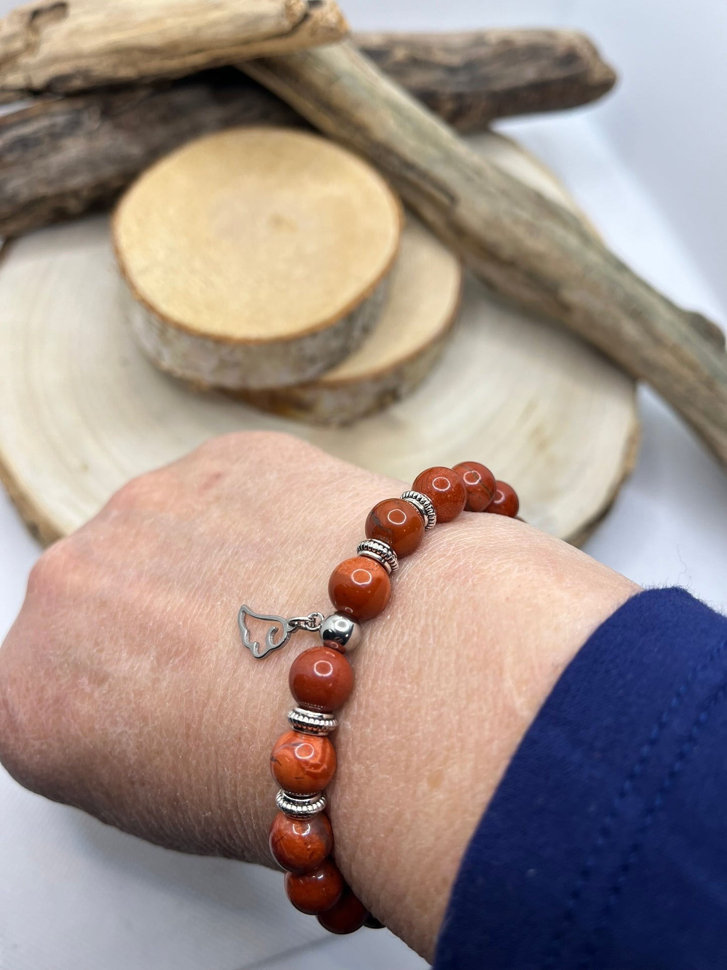 Bracelet Stimulant - Pierre naturelle Jaspe Rouge Orné d'un pendentif une aile d'ange - Fait main