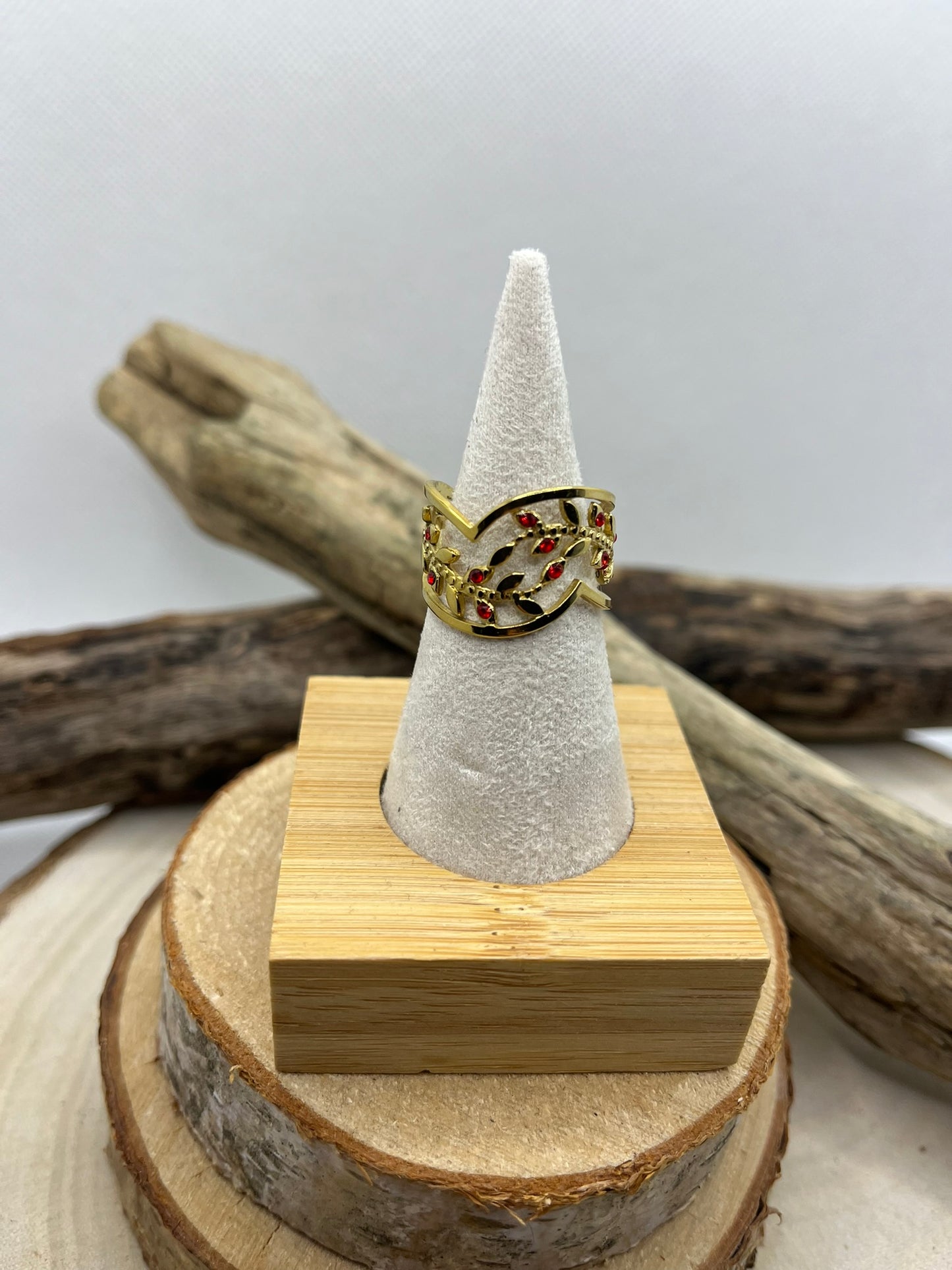 Bague Large en Acier Inoxydable ajustable mode Orné de strass rouge - Doré