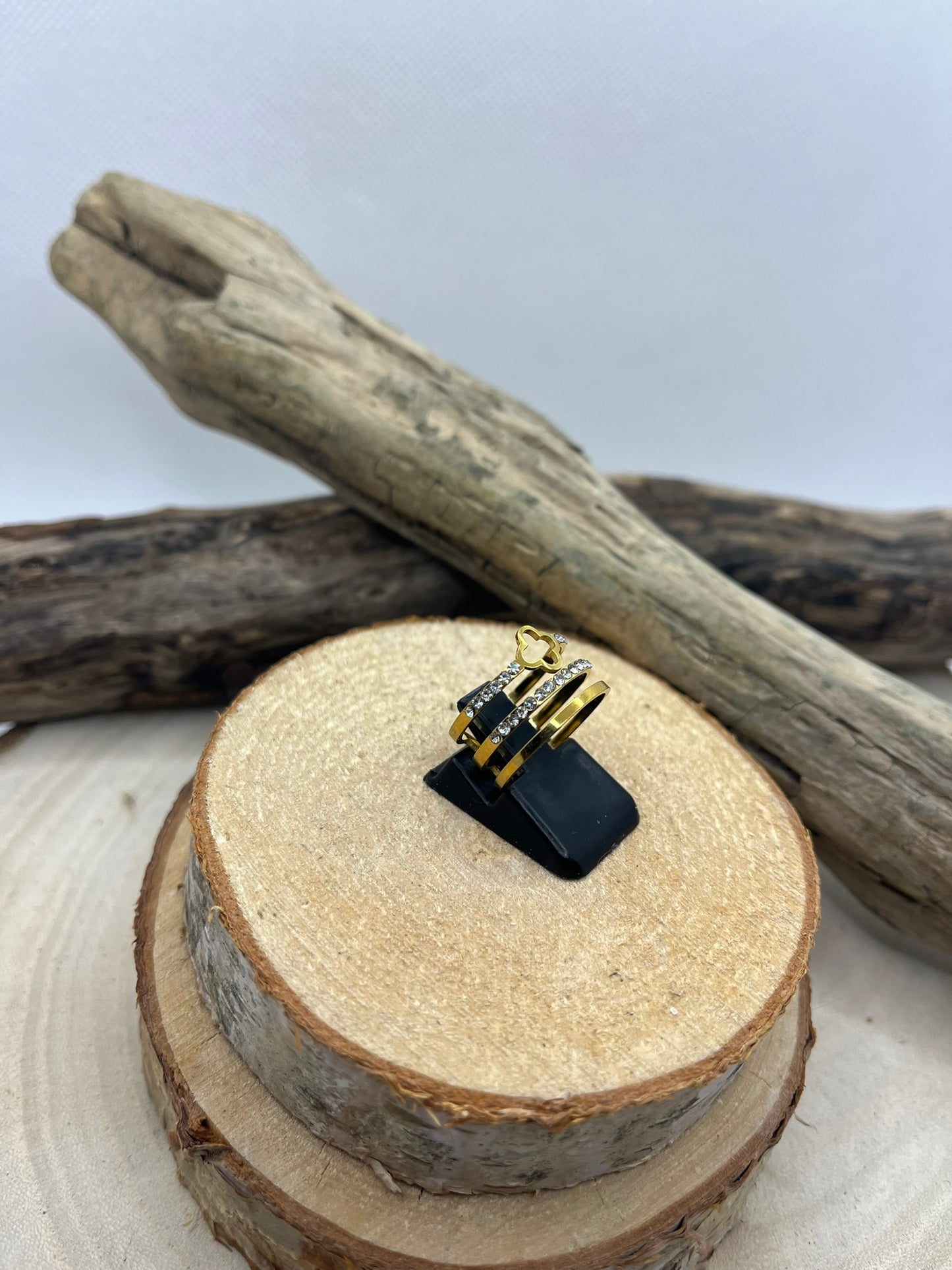 Bague en Acier inoxydable ajustable mode orné d'un trèfle et de strass - Doré ou en Argenté