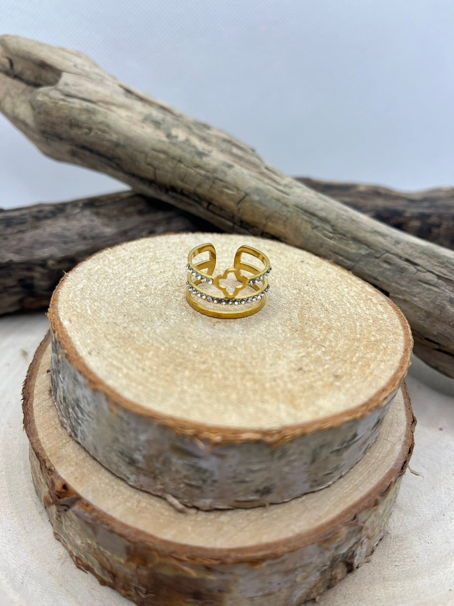 Bague en Acier inoxydable ajustable mode orné d'un trèfle et de strass - Doré ou en Argenté