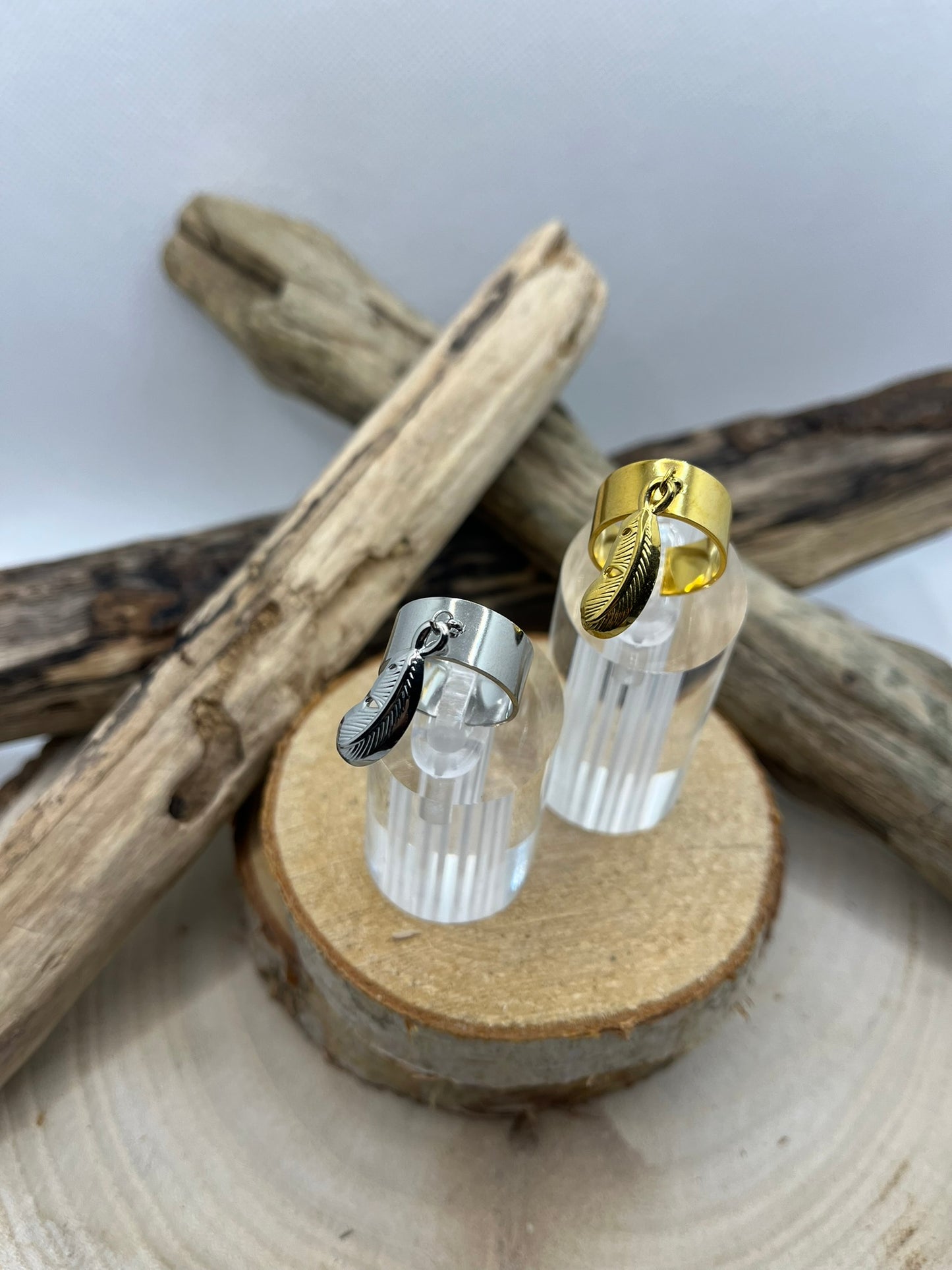 Bague acier inoxydable  breloque Plume et ajustable à la mode - Doré ou en Argenté