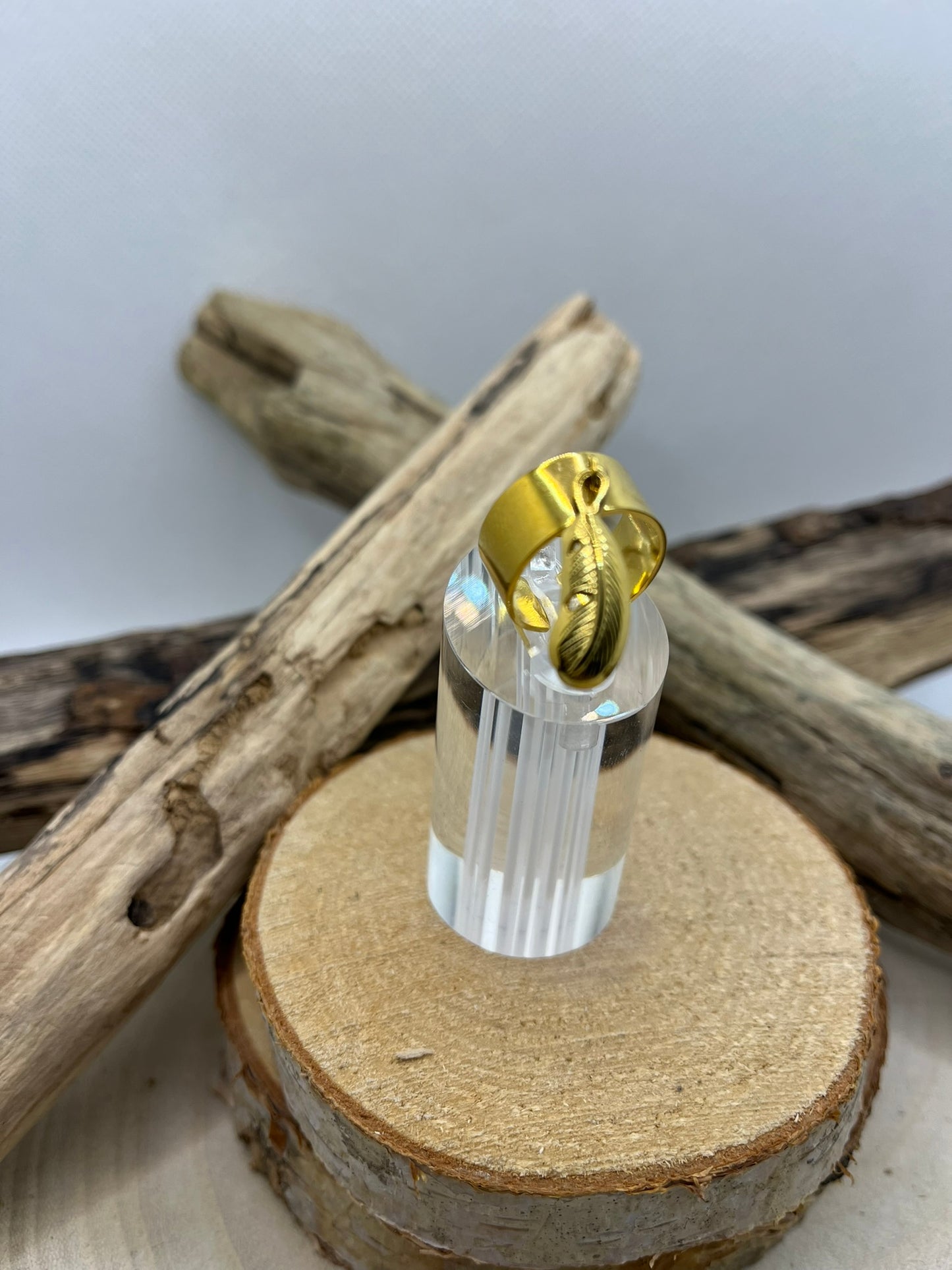 Bague acier inoxydable  breloque Plume et ajustable à la mode - Doré ou en Argenté