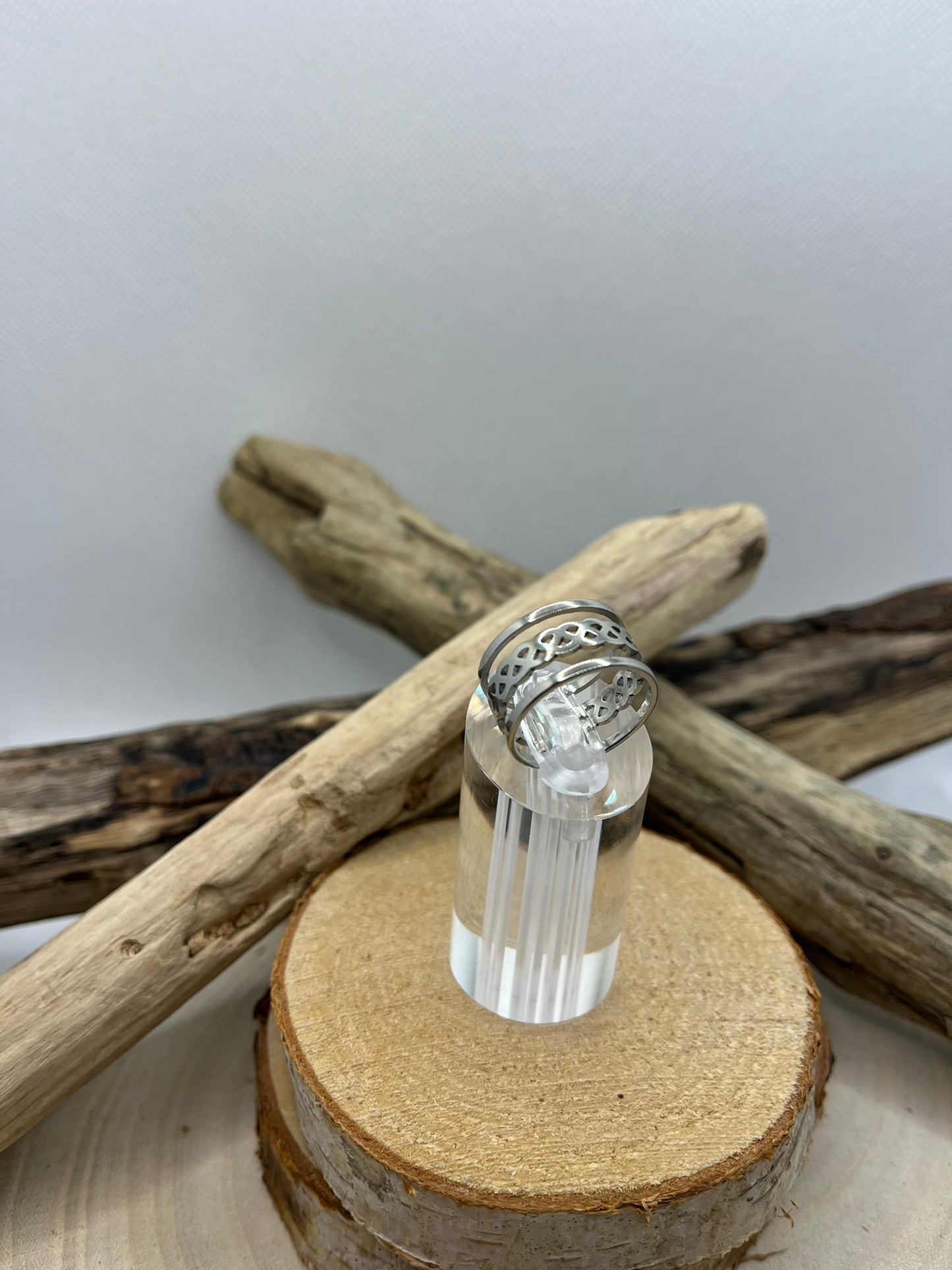 Bague en acier inoxydable prix raisonnable tendance couleur Doré ou en Argenté ajustable à la mode