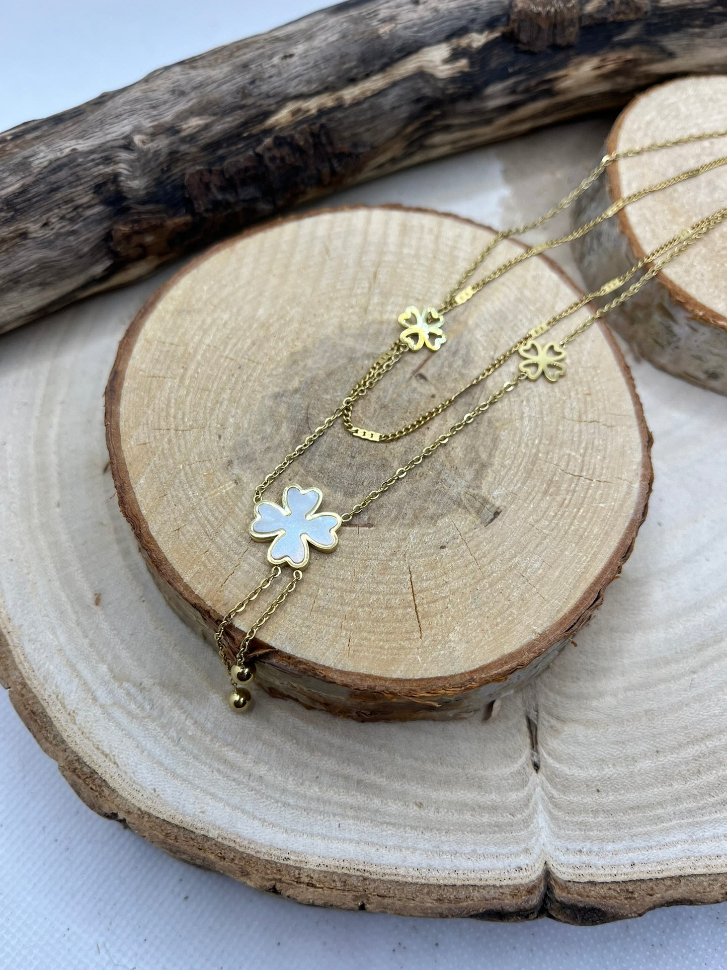 Collier Femme sur 2 Chaines fine Orné de 2 trèfles doré et un pendentif trèfle nacré  - Acier inoxydable doré