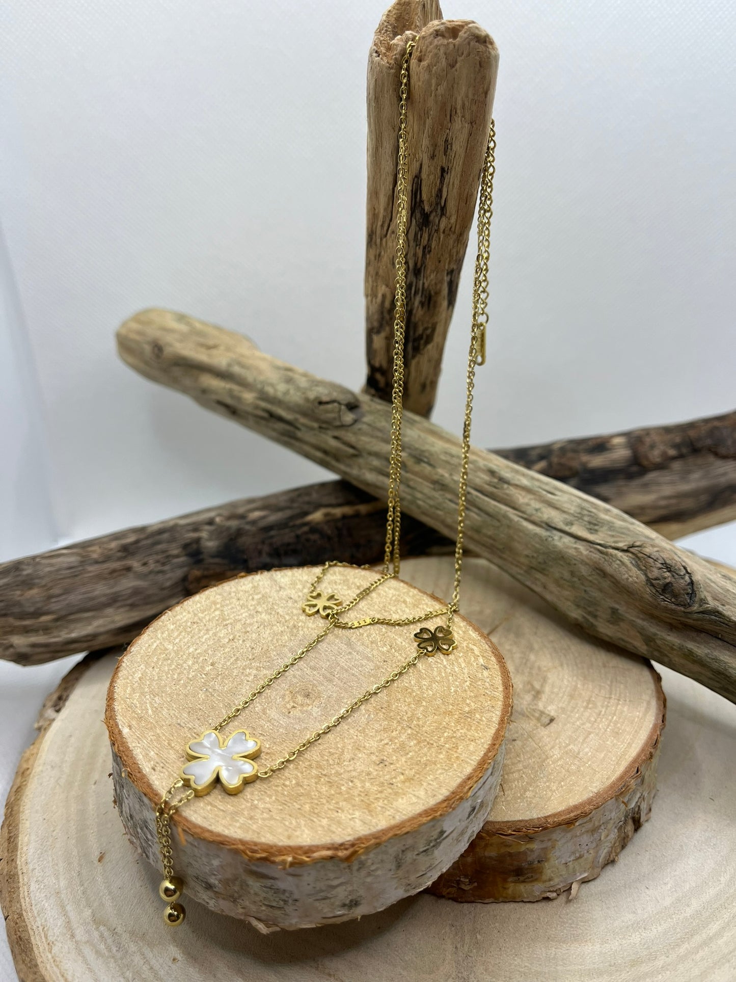 Collier Femme sur 2 Chaines fine Orné de 2 trèfles doré et un pendentif trèfle nacré  - Acier inoxydable doré