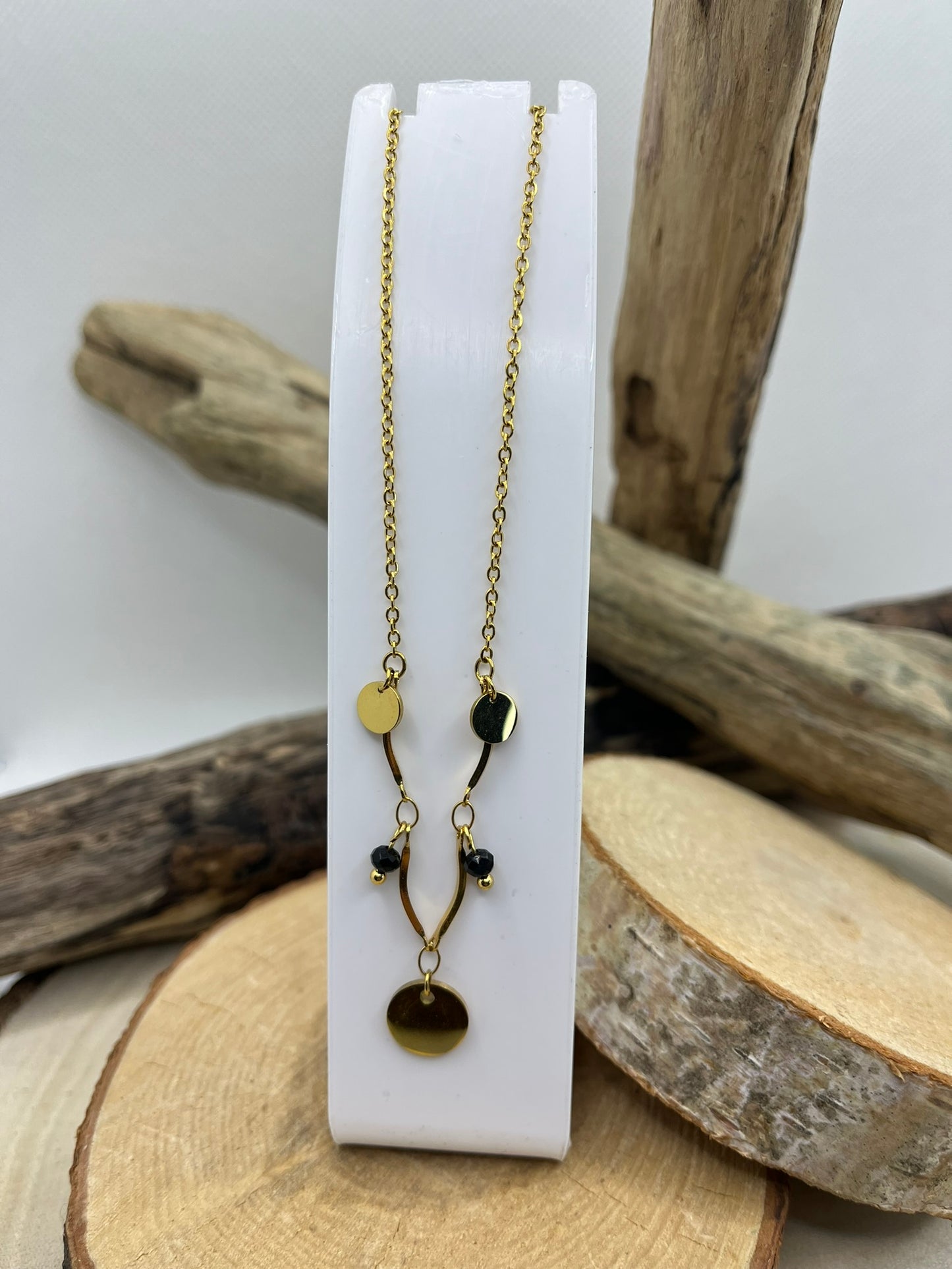 Collier Femme Chaine fine orné d'un pendentif doré et de perles noir - Acier inoxydable Doré