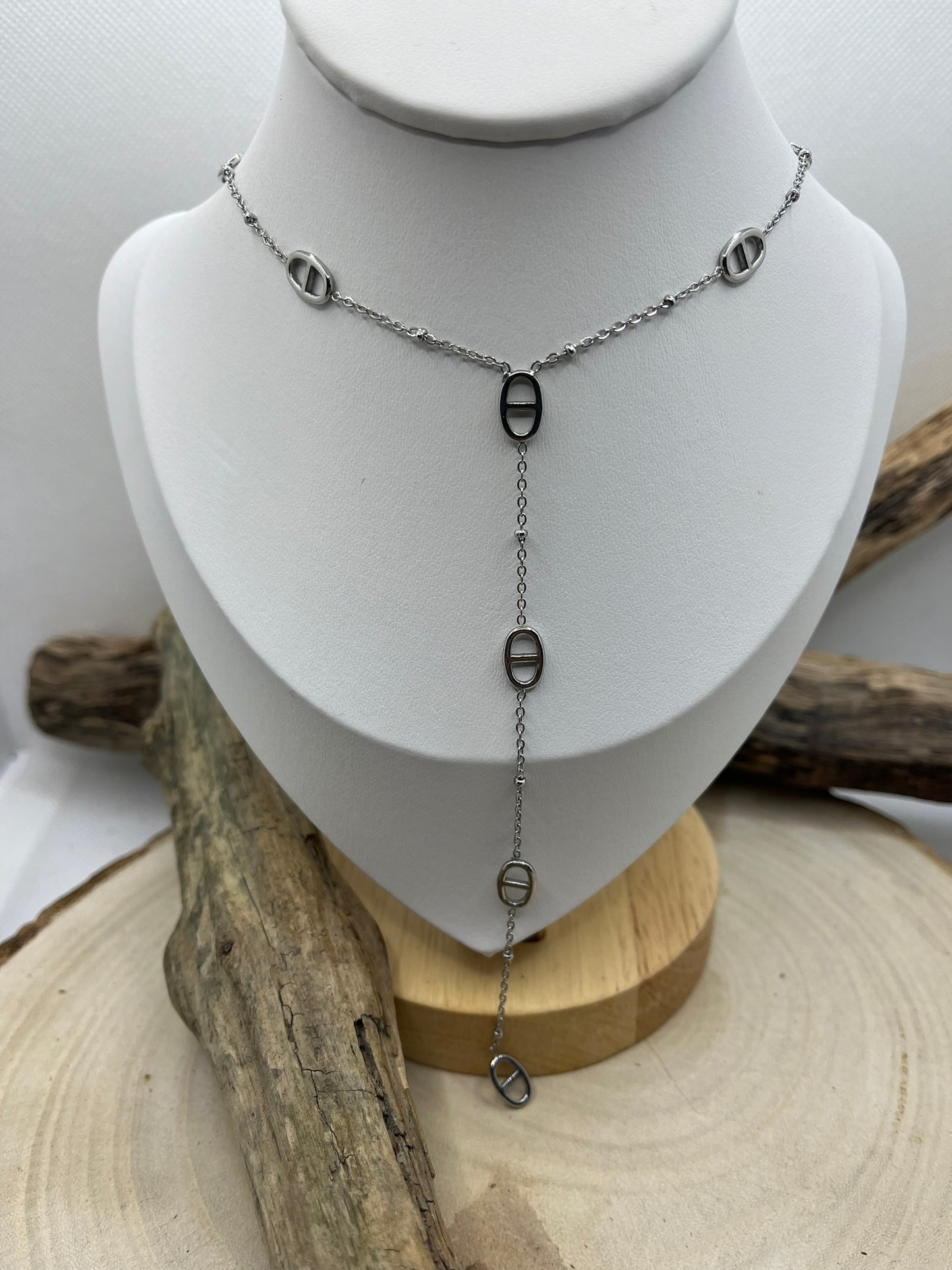 Collier Chaine fine orné de Strass et petites agrafe  - Pendentif chaine et ses petite agrafe - Acier inoxydable Argent
