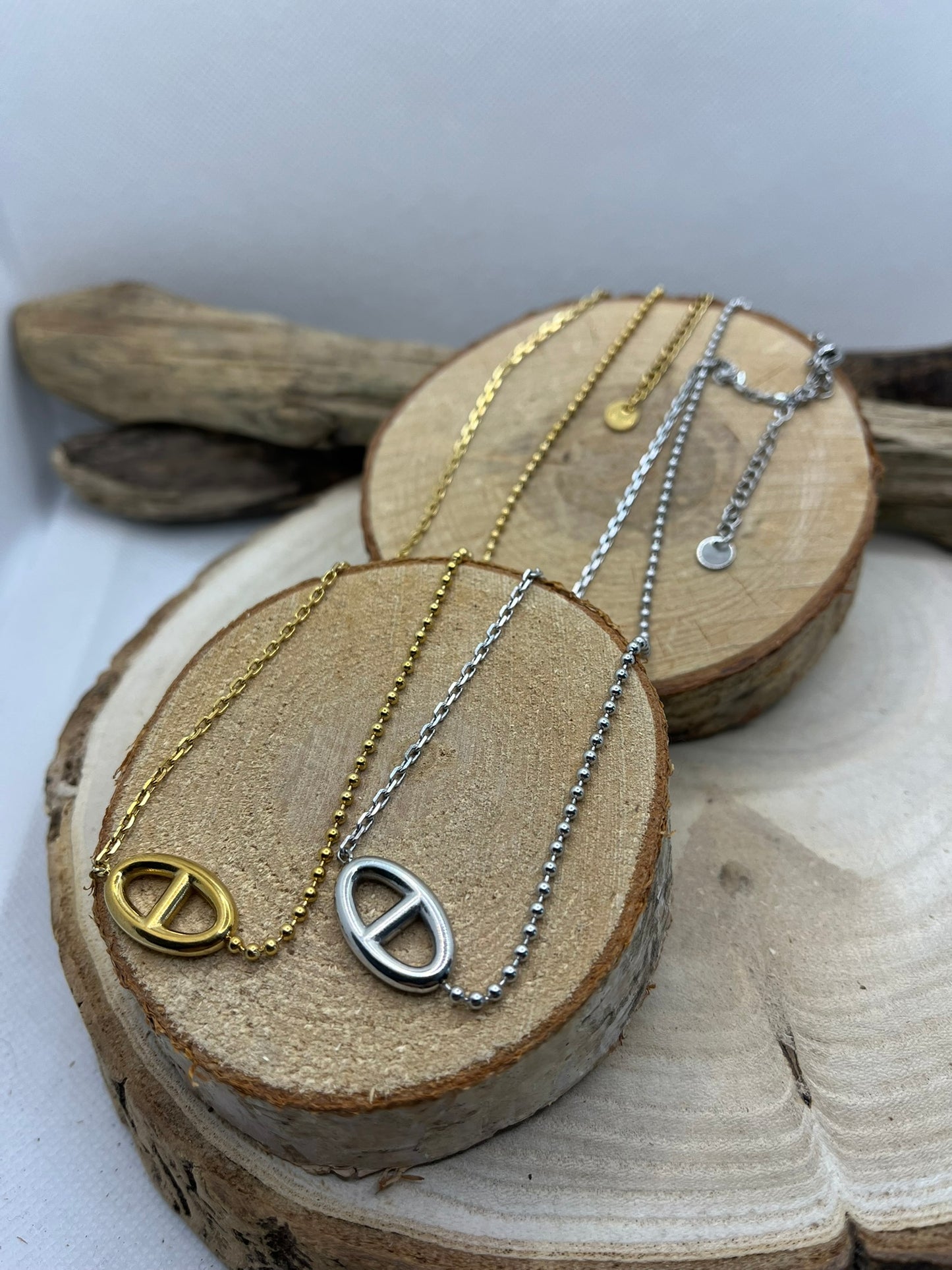 Collier Chaine fine élégant - pendentif style Agrafe - Acier inoxydable dorée ou en Argenté