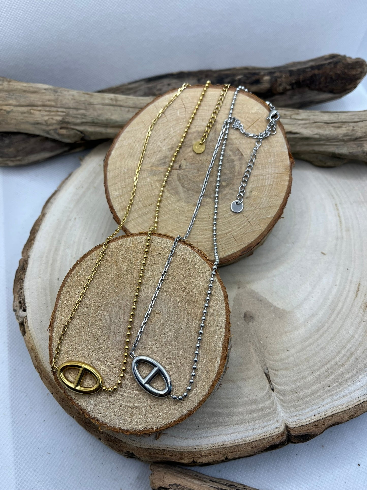 Collier Chaine fine élégant - pendentif style Agrafe - Acier inoxydable dorée ou en Argenté