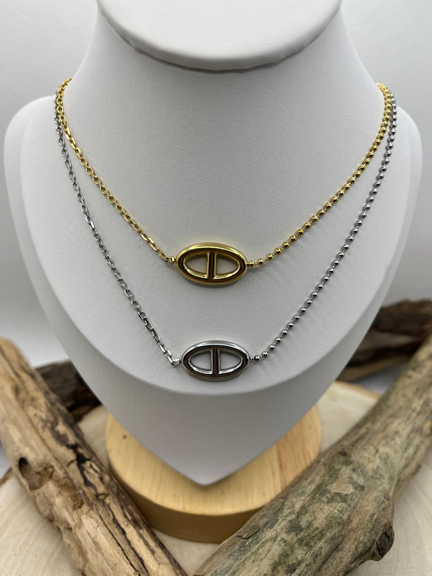 Collier Chaine fine élégant - pendentif style Agrafe - Acier inoxydable dorée ou en Argenté
