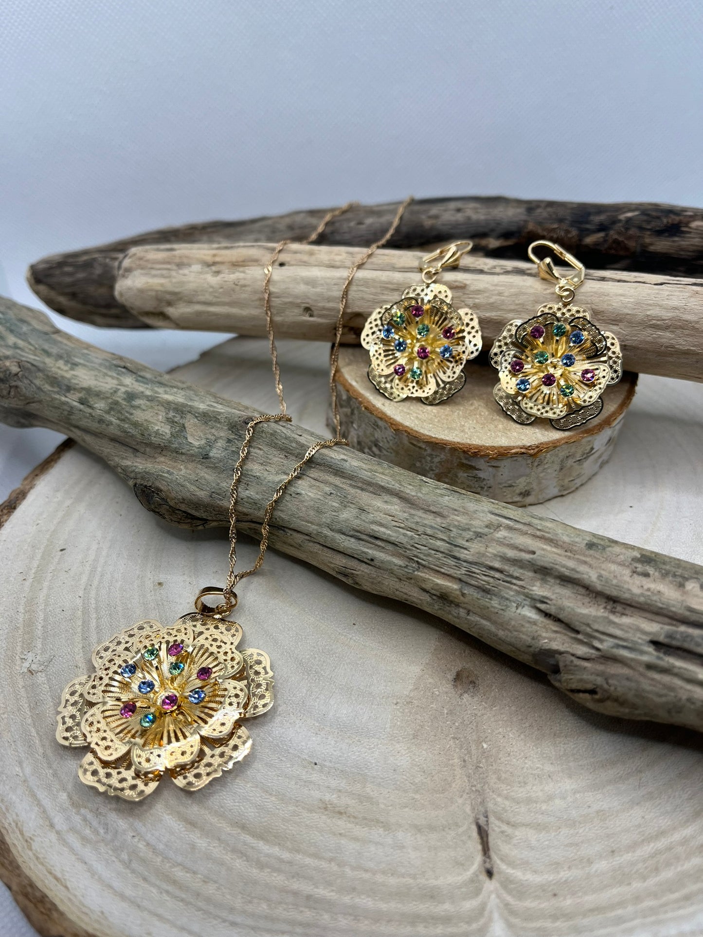 Ensemble Bijoux Femme Collier Chaine + Boucles d'oreilles - Pendentif fleur orné de strass couleur brillant - Acier inoxydable Doré
