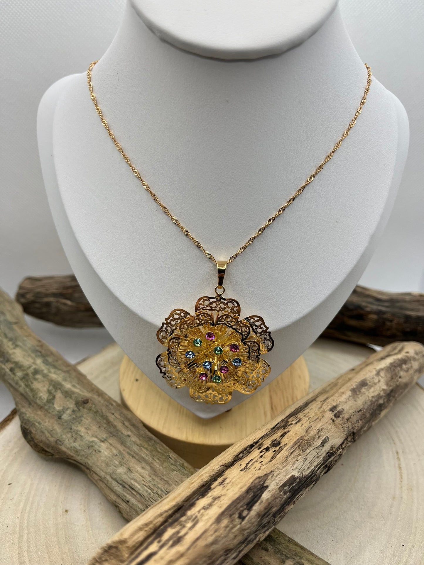 Ensemble Bijoux Femme Collier Chaine + Boucles d'oreilles - Pendentif fleur orné de strass couleur brillant - Acier inoxydable Doré