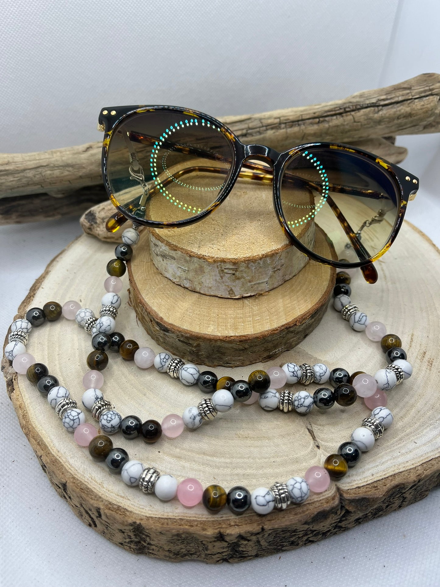 Cordon à Lunette en Perles de Pierres Naturelles - Howlite, hématite, Oeil de Tigre et Quartz rose - Fait Main
