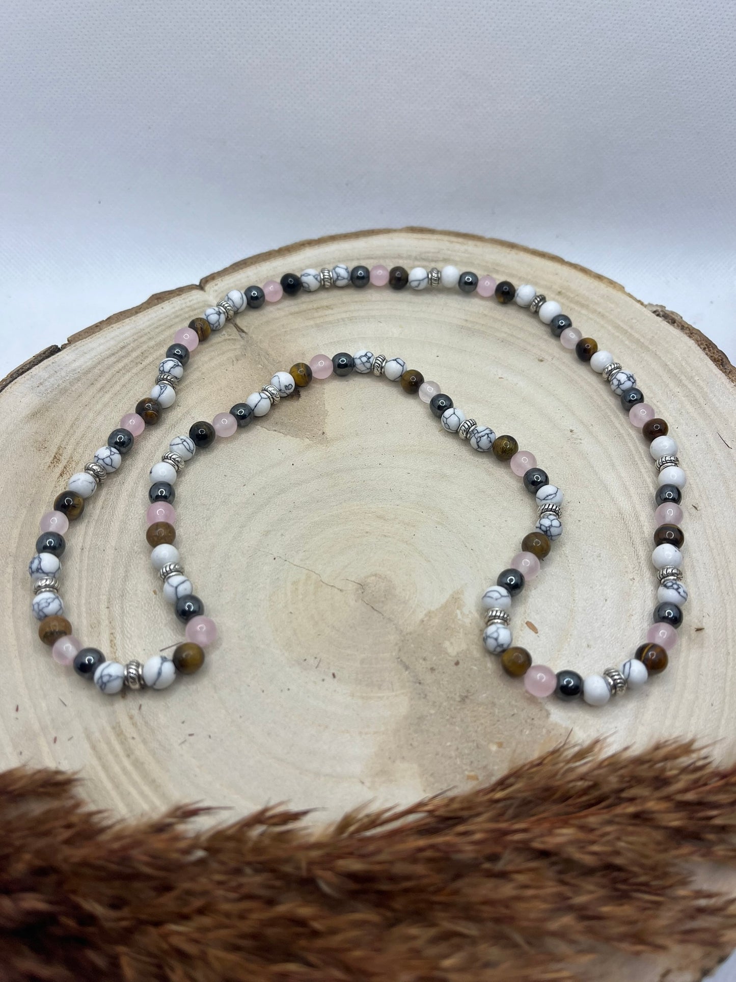 Collier sur élastique Pierre Naturelle Quartz rose, Howlite, Oeil de tigre et hématite