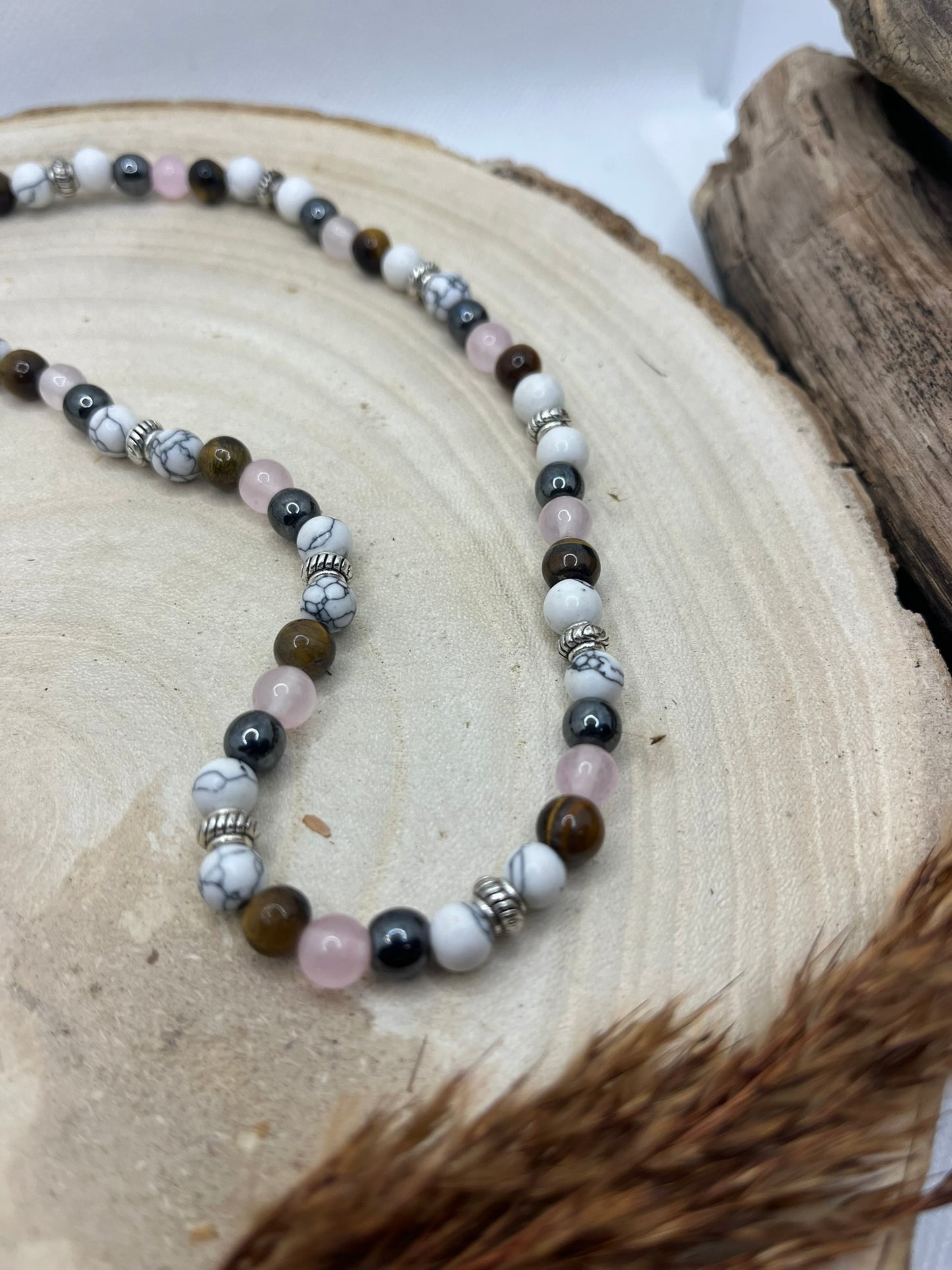 Collier sur élastique Pierre Naturelle Quartz rose, Howlite, Oeil de tigre et hématite