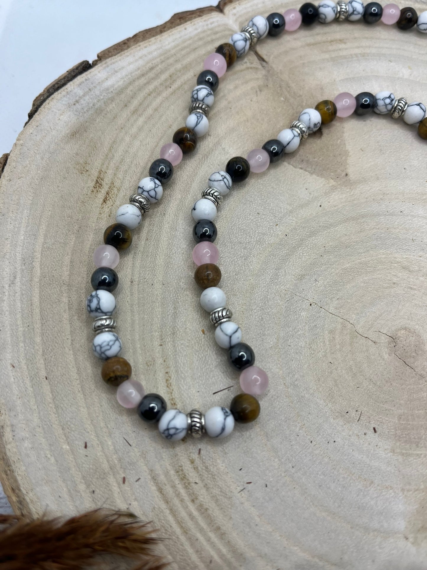 Collier sur élastique Pierre Naturelle Quartz rose, Howlite, Oeil de tigre et hématite
