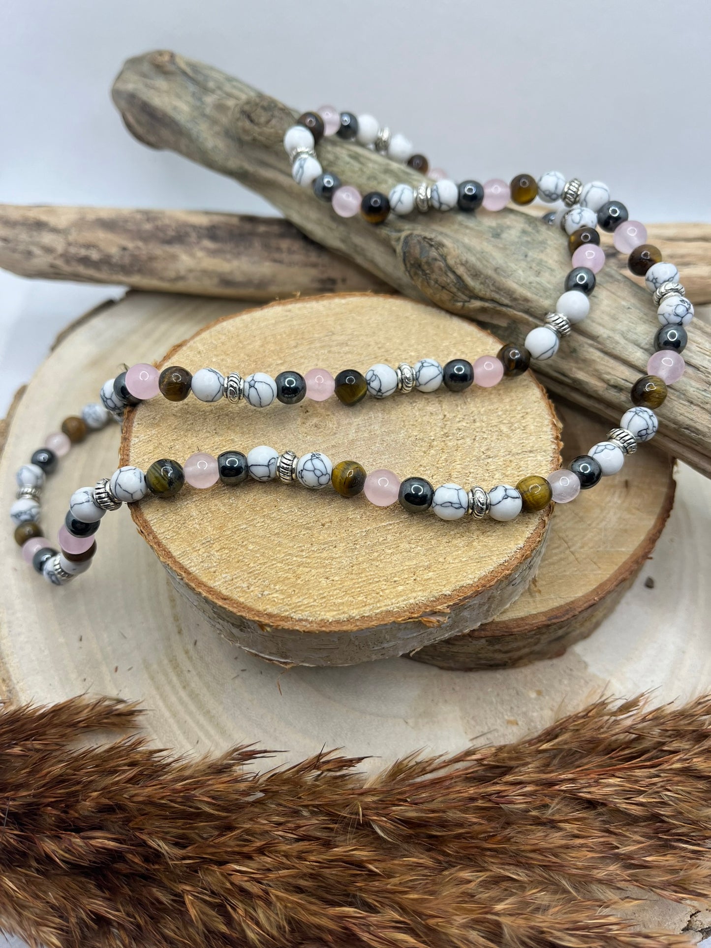 Collier sur élastique Pierre Naturelle Quartz rose, Howlite, Oeil de tigre et hématite