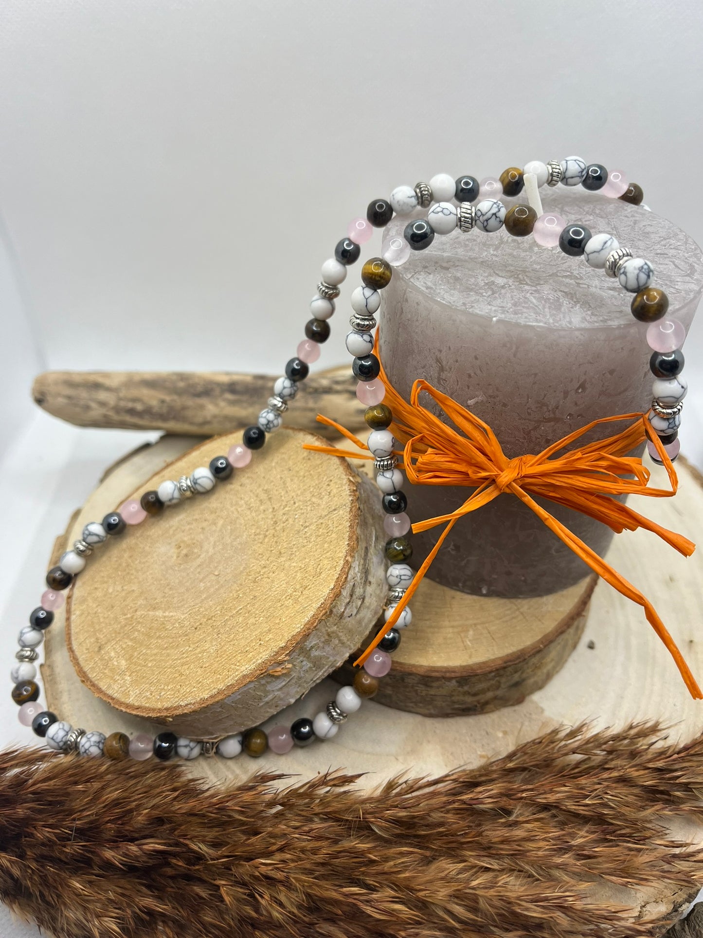 Collier sur élastique Pierre Naturelle Quartz rose, Howlite, Oeil de tigre et hématite