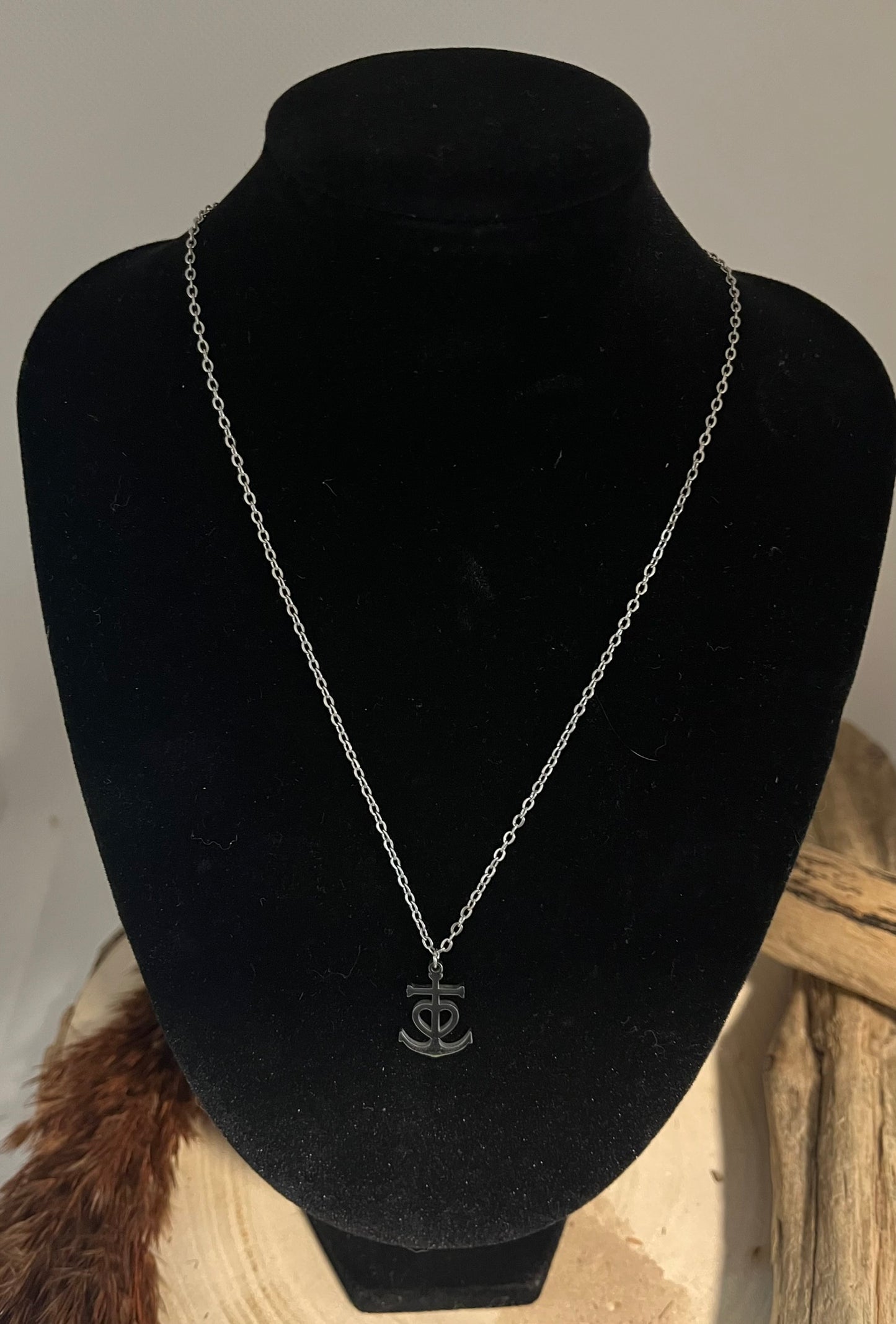 Collier chaine fine Pendentif Crois de Camargue - Acier inoxydable Doré ou en argenté