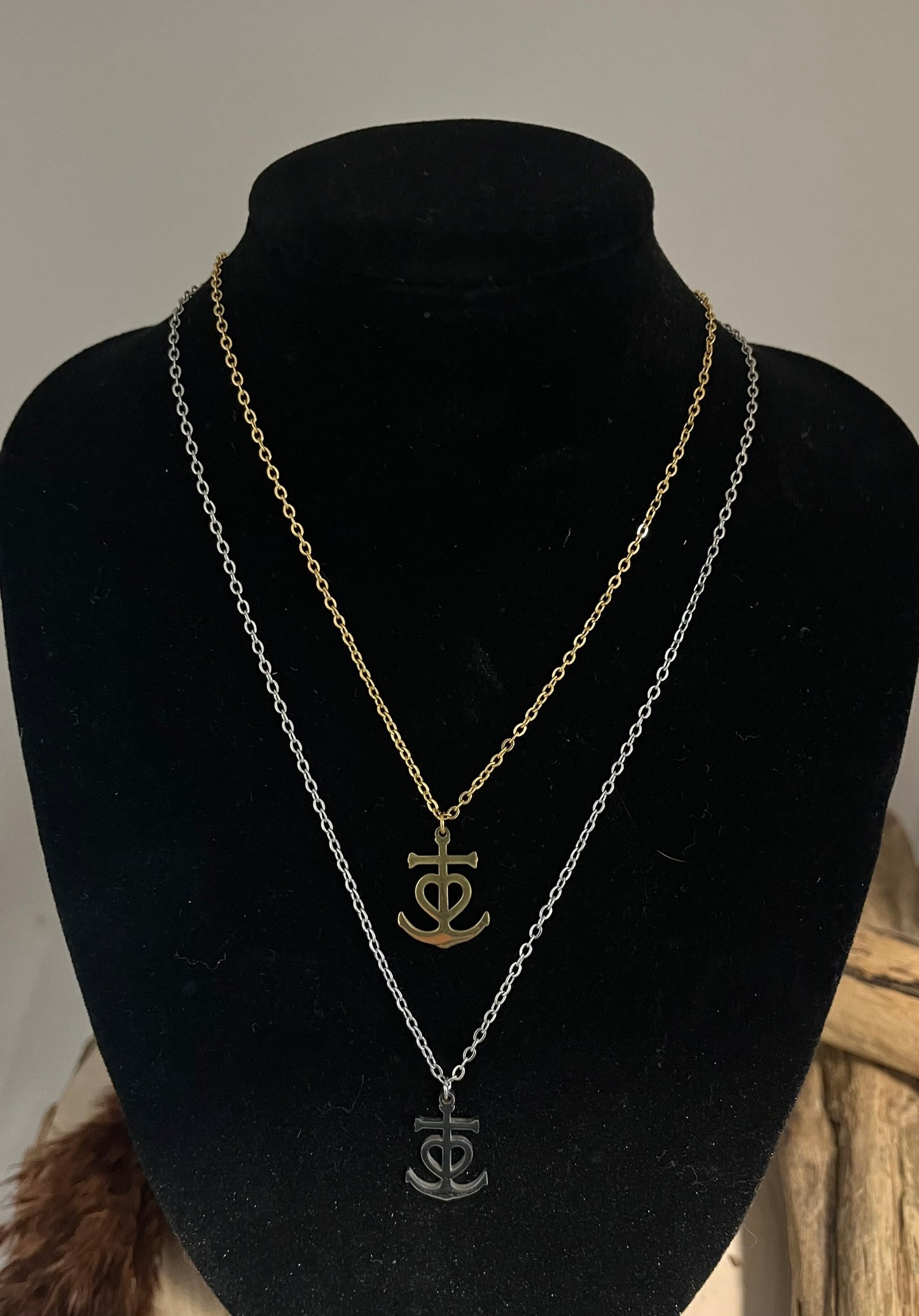 Collier chaine fine Pendentif Crois de Camargue - Acier inoxydable Doré ou en argenté
