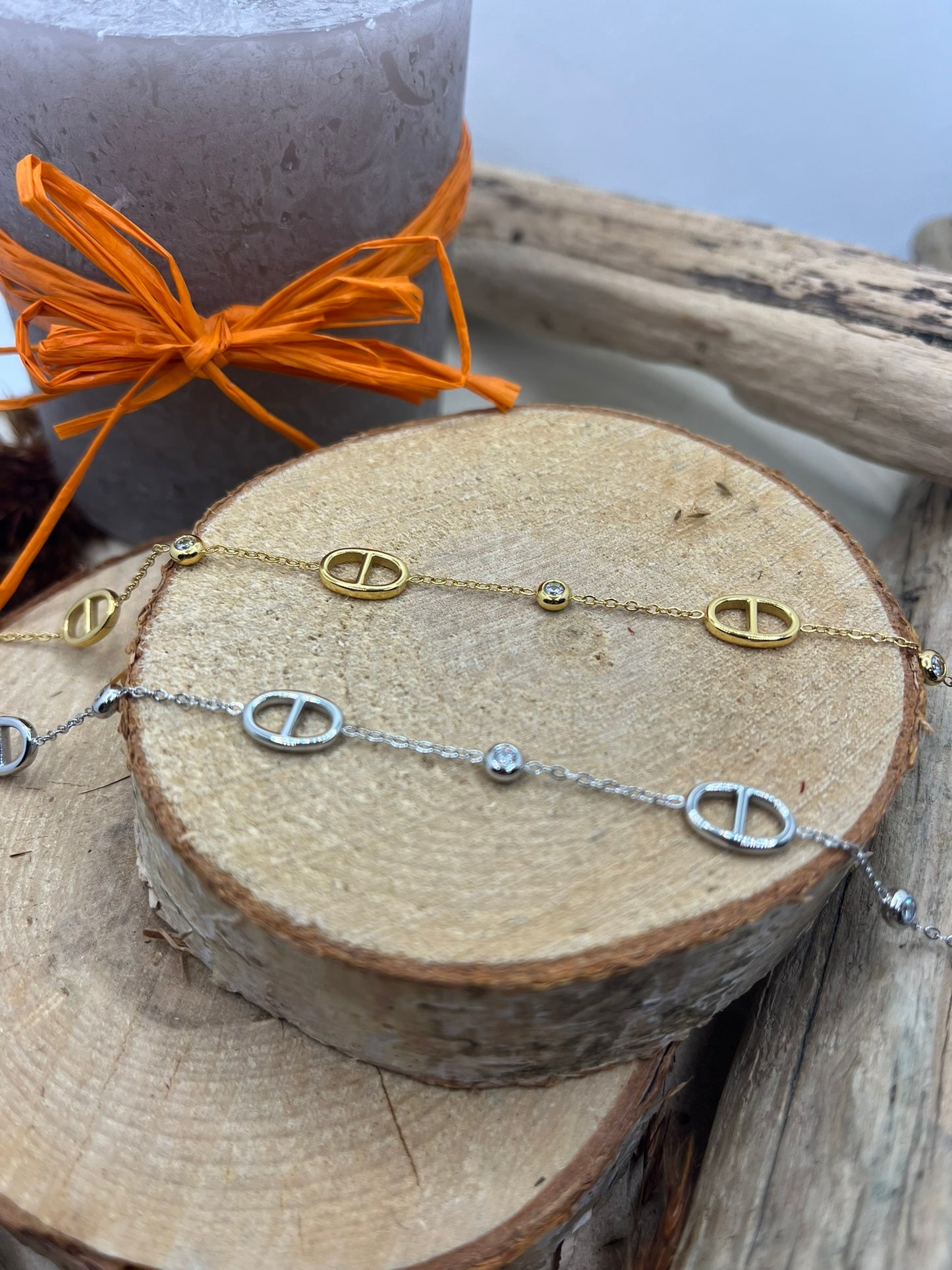 Bracelet mode sur chaine fine avec agrafe et ses strass brillant - Acier inoxydable doré ou en Argenté